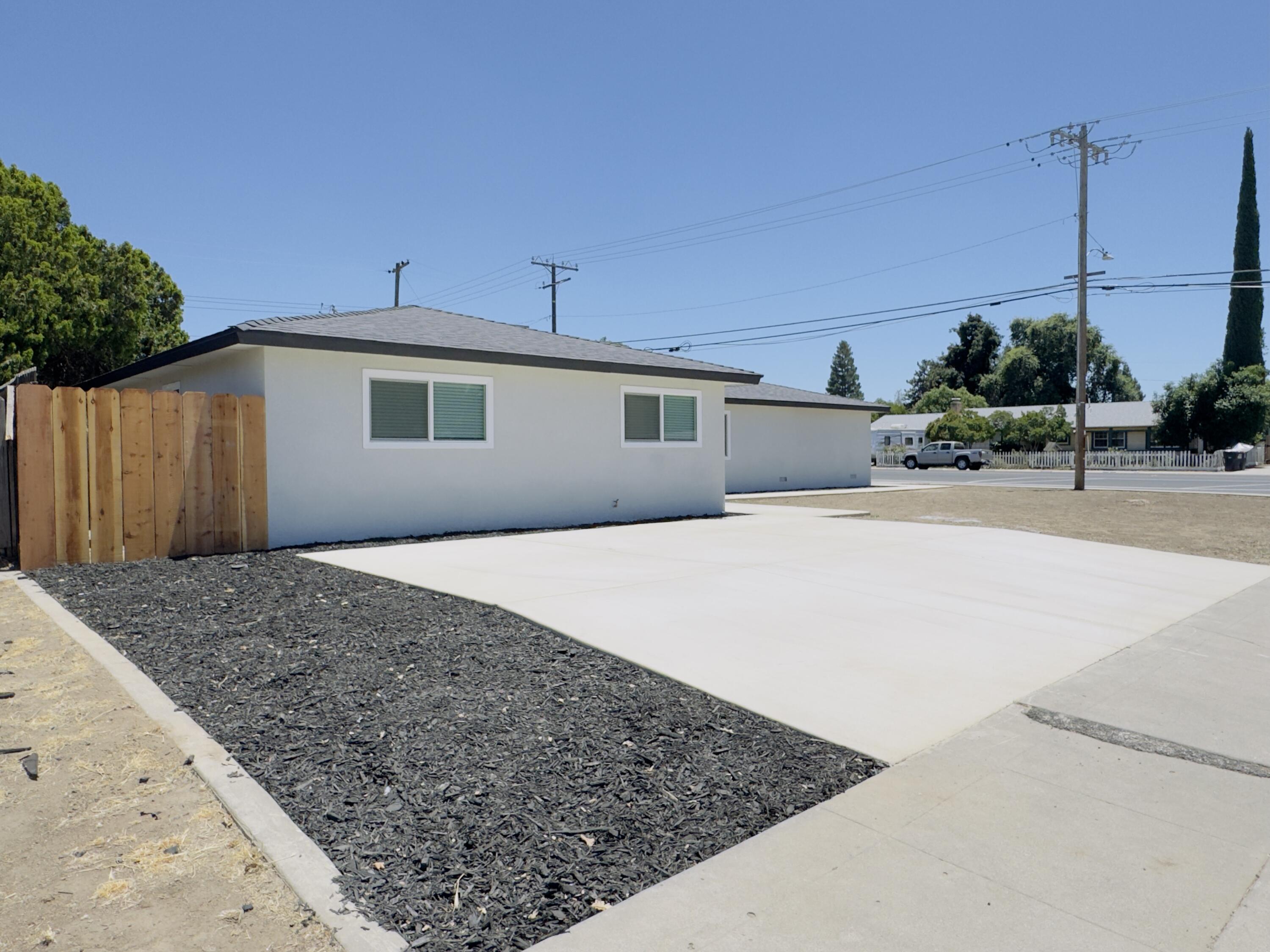 1138 S Valley St, Visalia, CA 93277