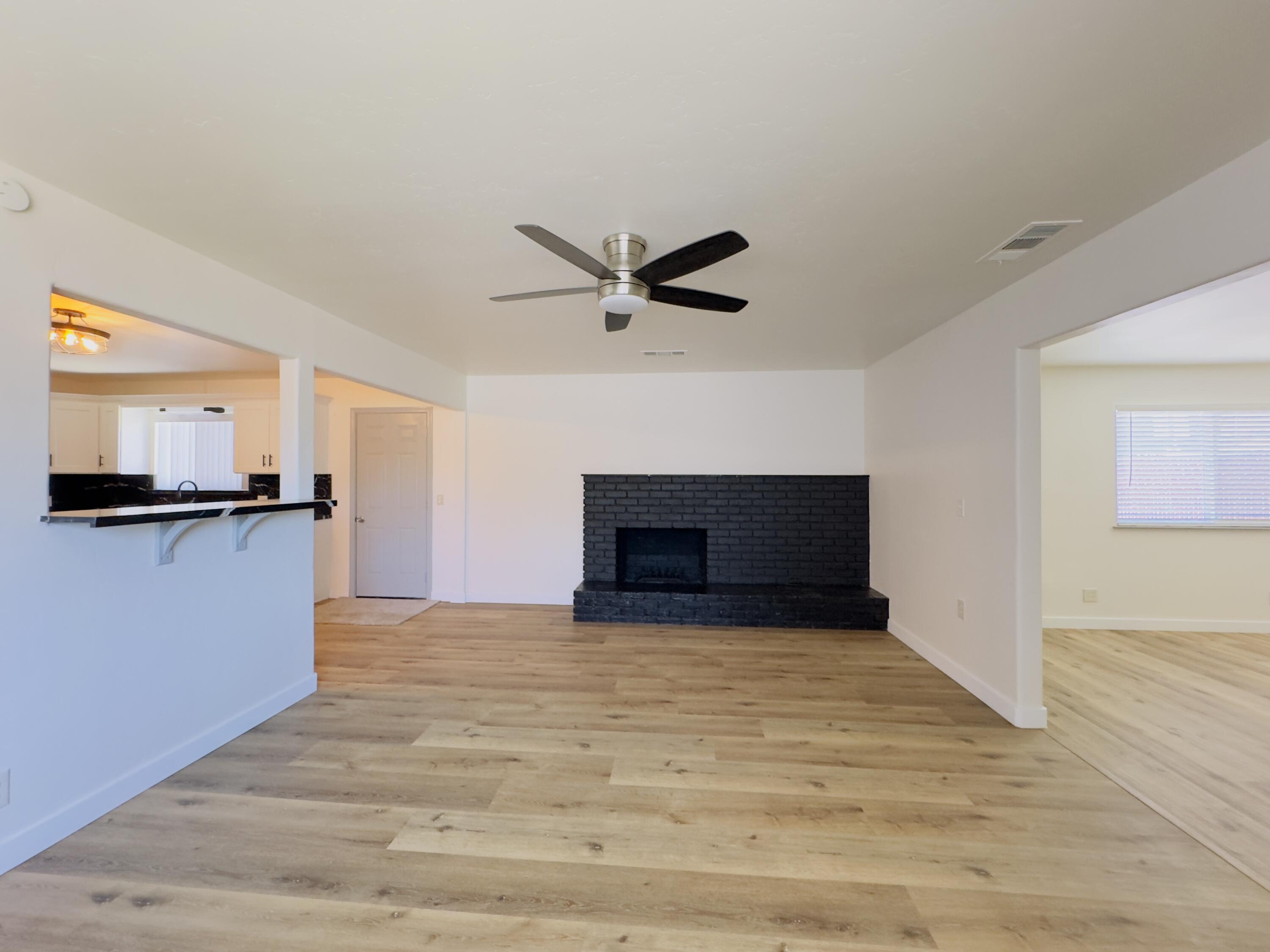 1138 S Valley St, Visalia, CA 93277