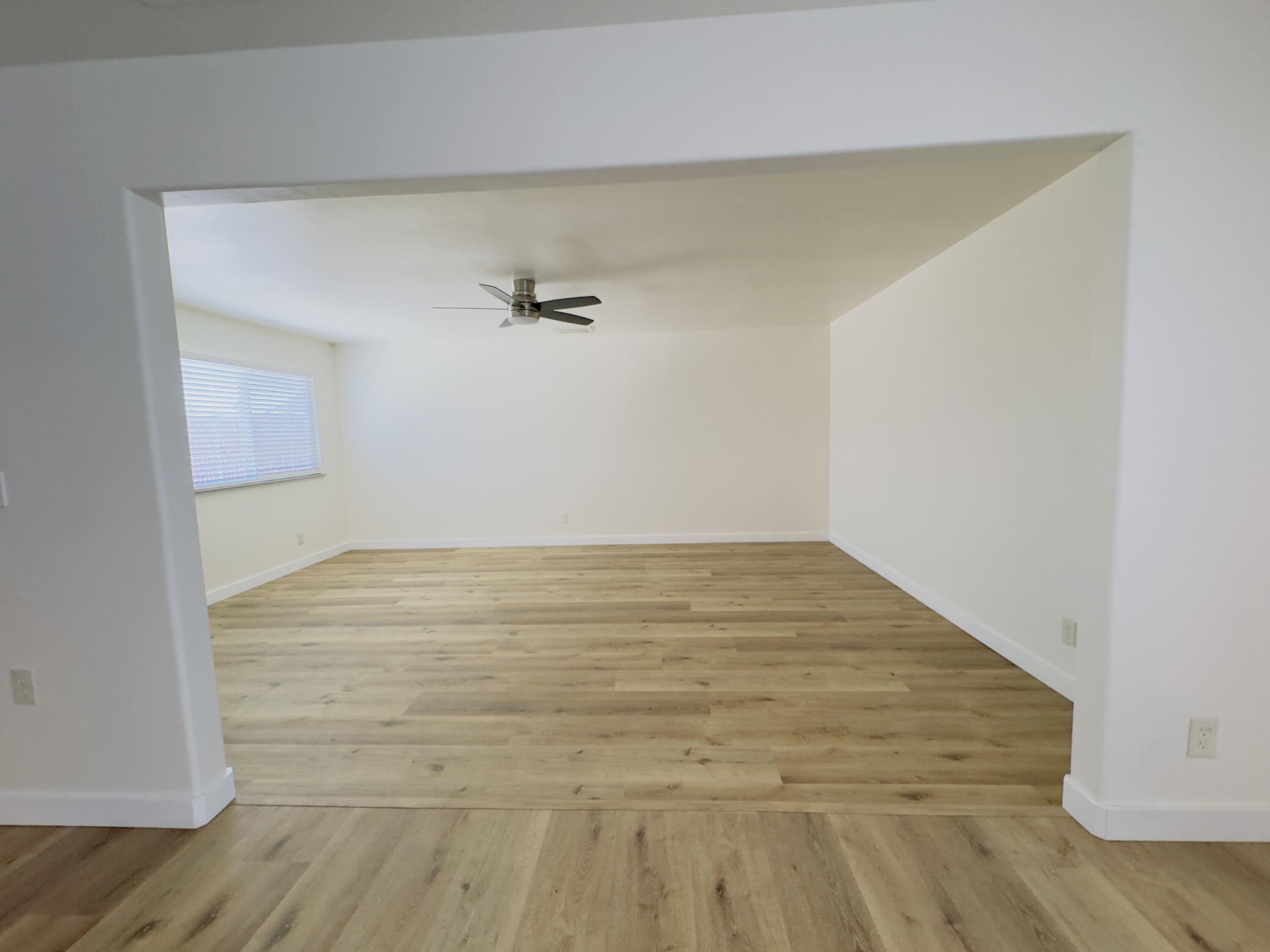 1138 S Valley St, Visalia, CA 93277