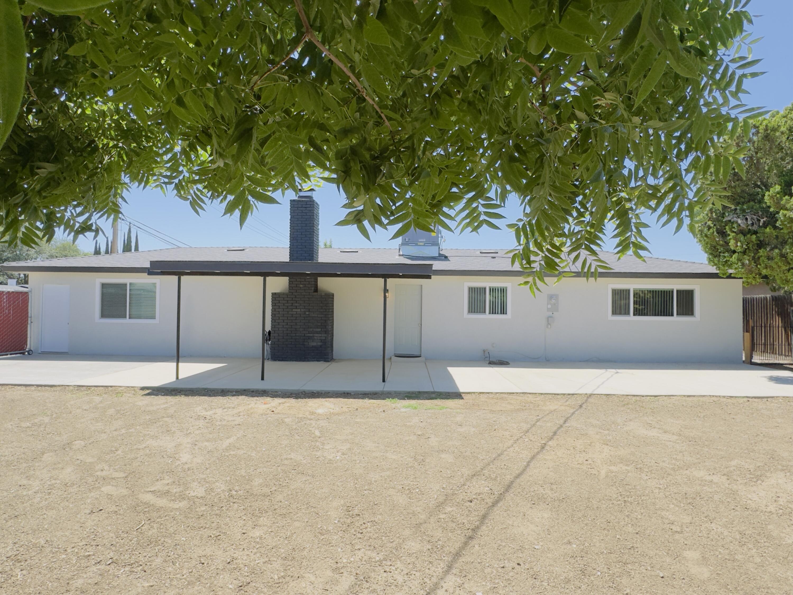 1138 S Valley St, Visalia, CA 93277