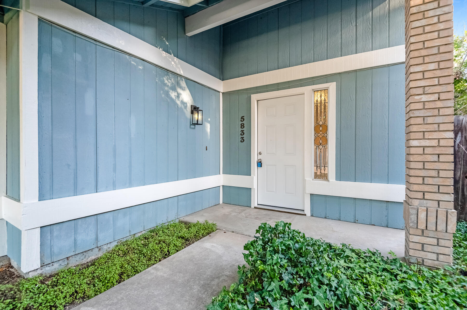 5833 W Paradise Ave, Visalia, CA 93277