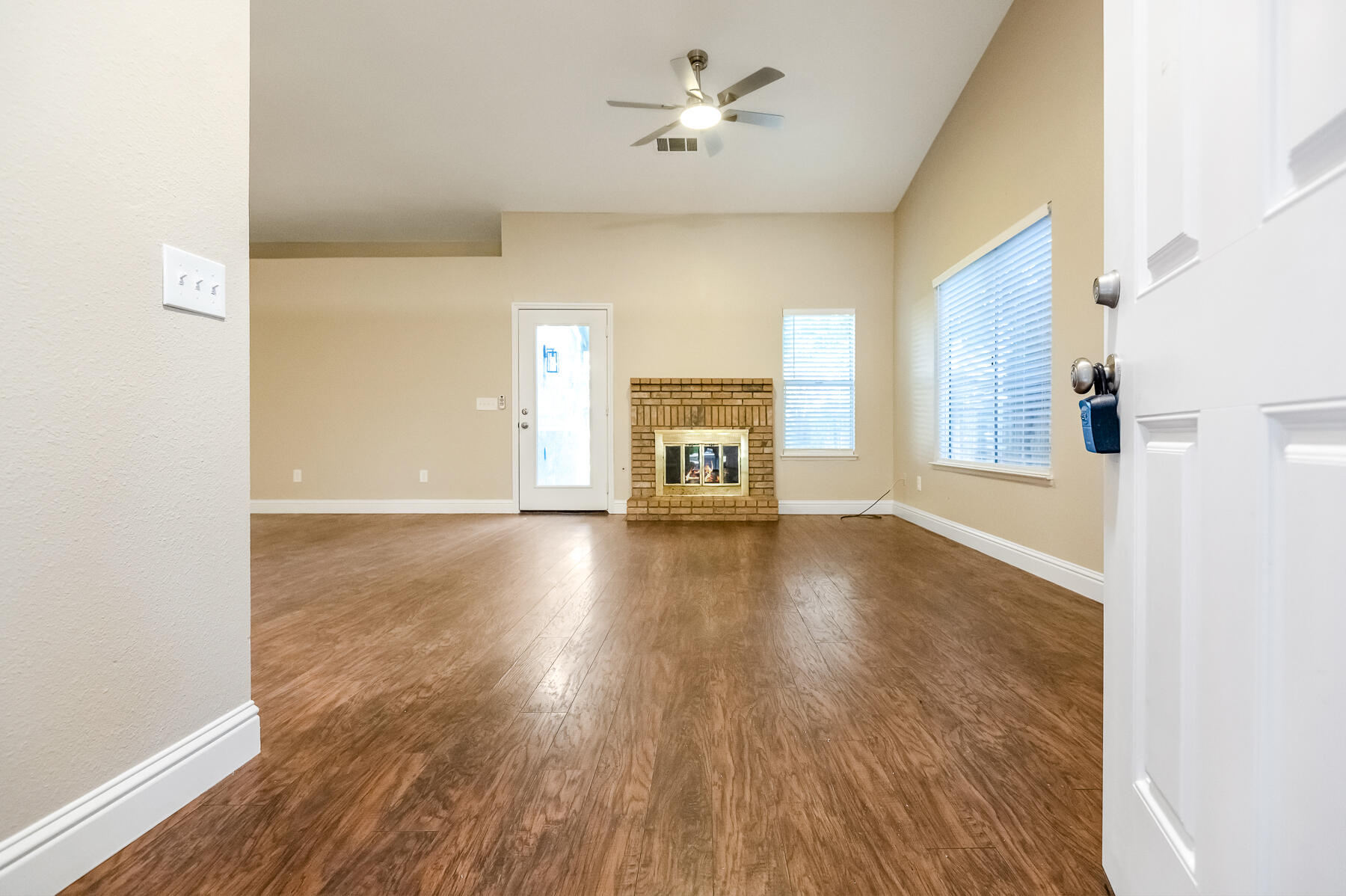 5833 W Paradise Ave, Visalia, CA 93277
