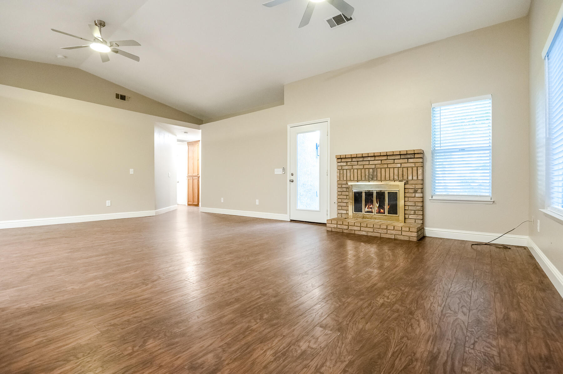 5833 W Paradise Ave, Visalia, CA 93277