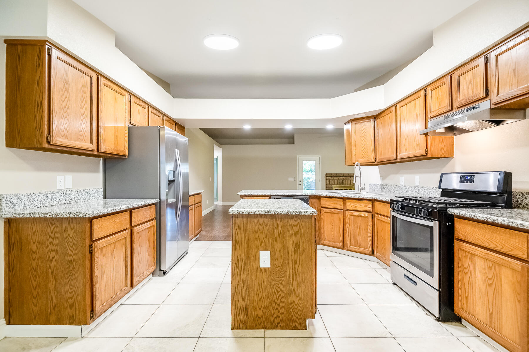 5833 W Paradise Ave, Visalia, CA 93277