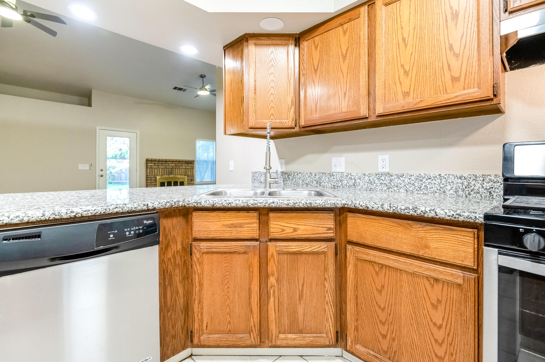 5833 W Paradise Ave, Visalia, CA 93277