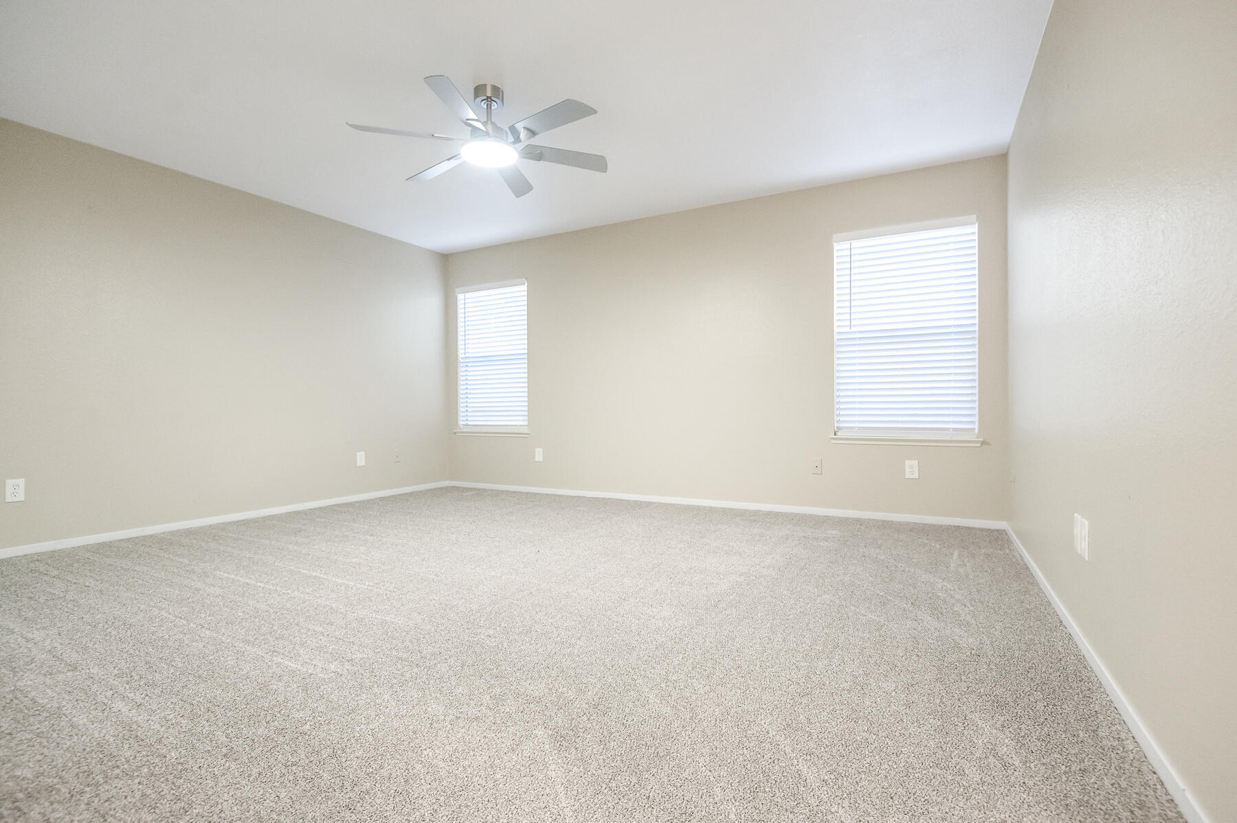 5833 W Paradise Ave, Visalia, CA 93277