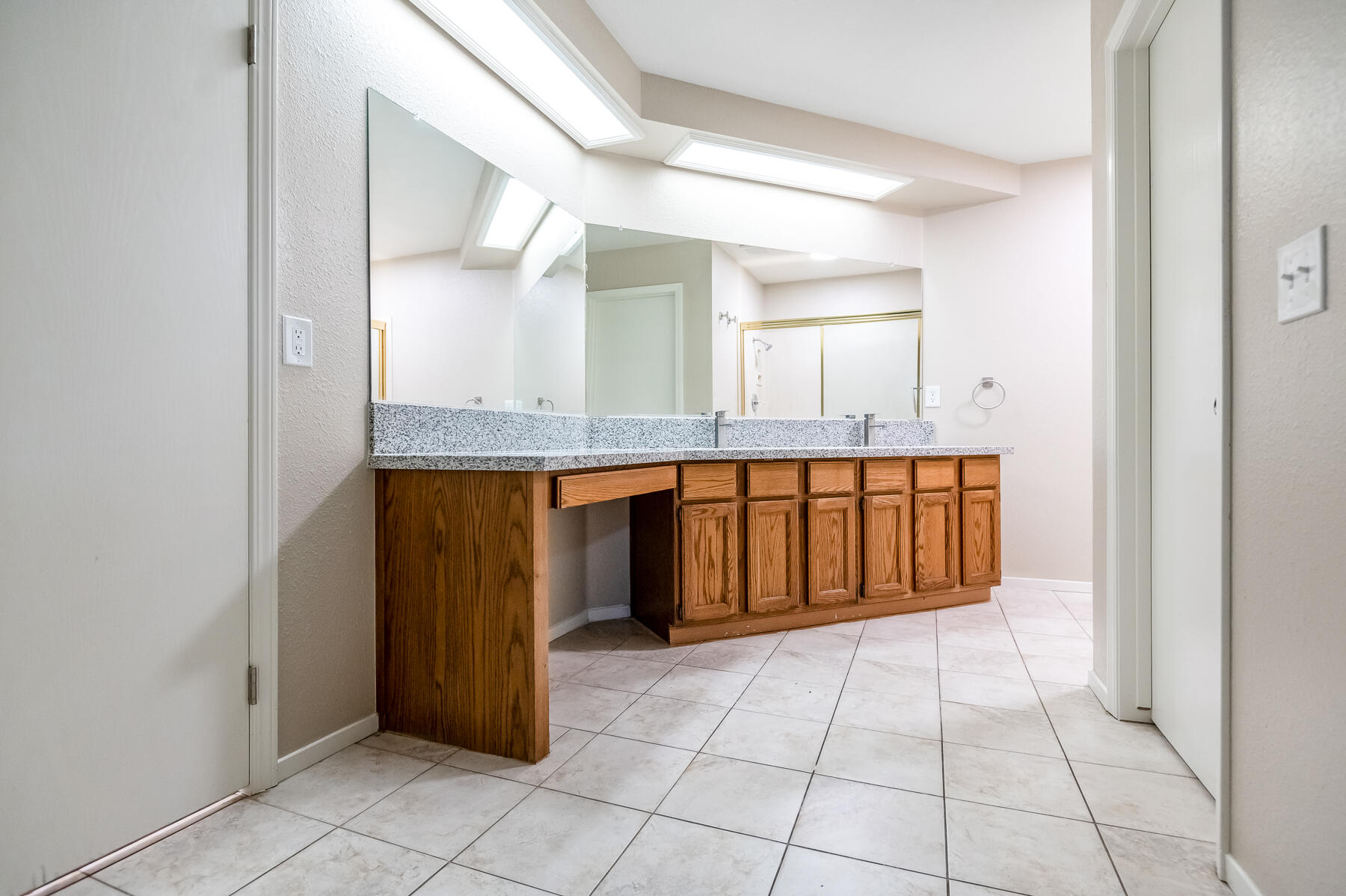 5833 W Paradise Ave, Visalia, CA 93277