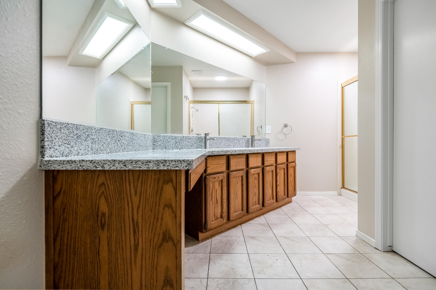 5833 W Paradise Ave, Visalia, CA 93277