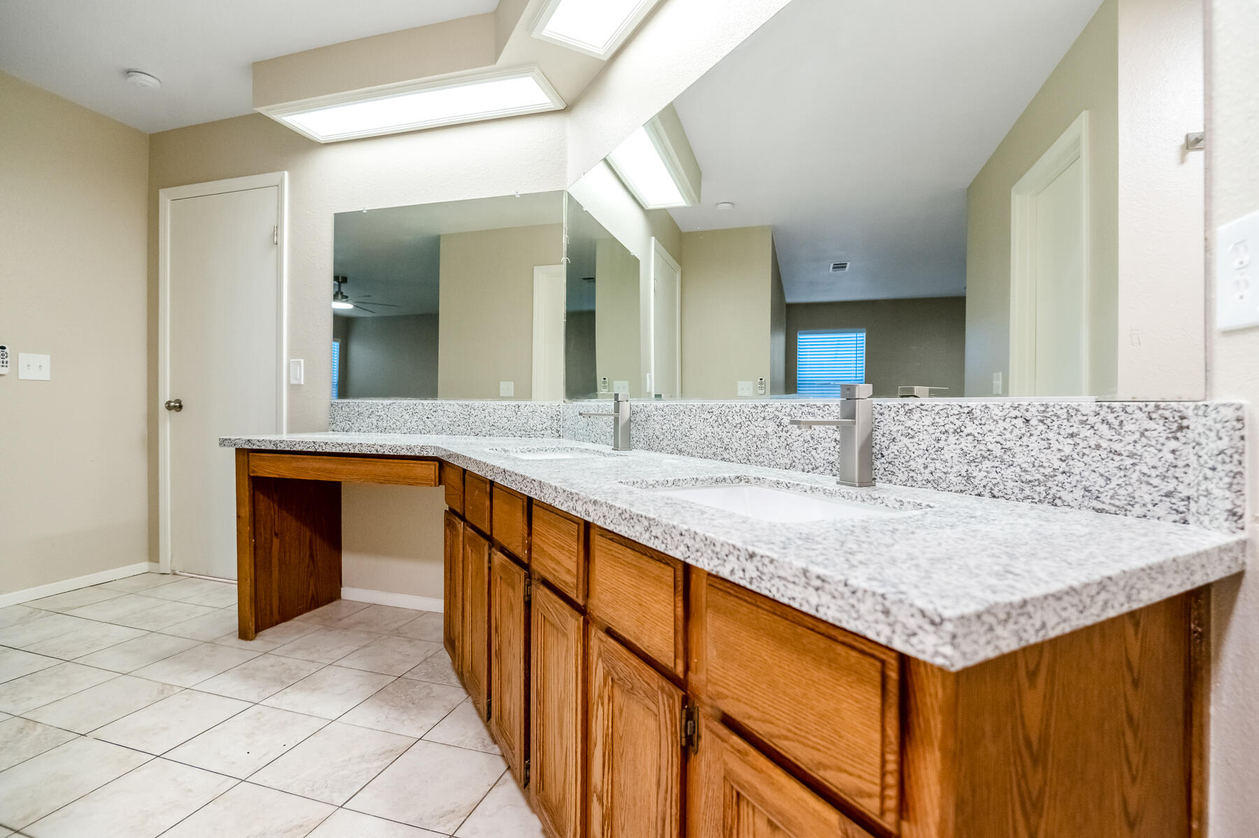 5833 W Paradise Ave, Visalia, CA 93277