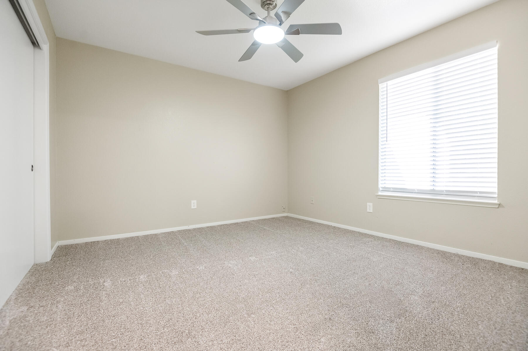 5833 W Paradise Ave, Visalia, CA 93277