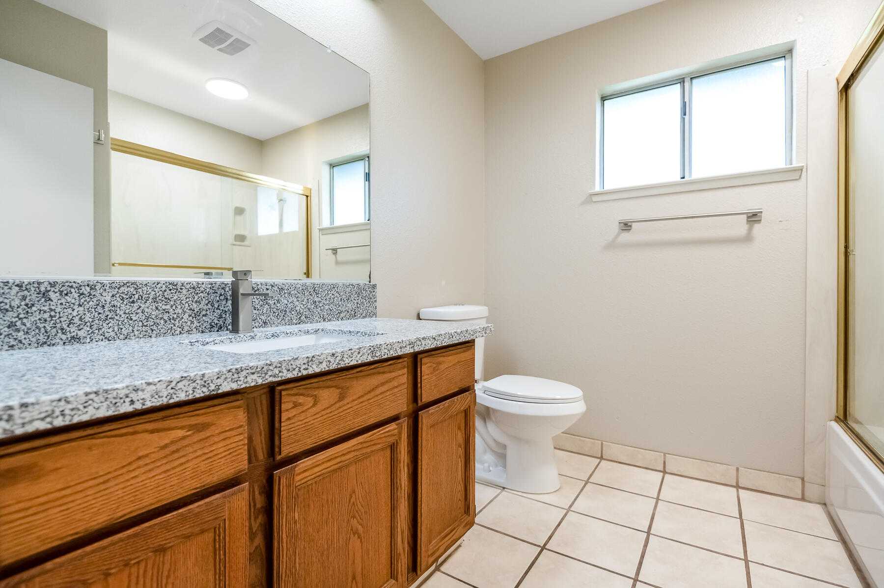 5833 W Paradise Ave, Visalia, CA 93277