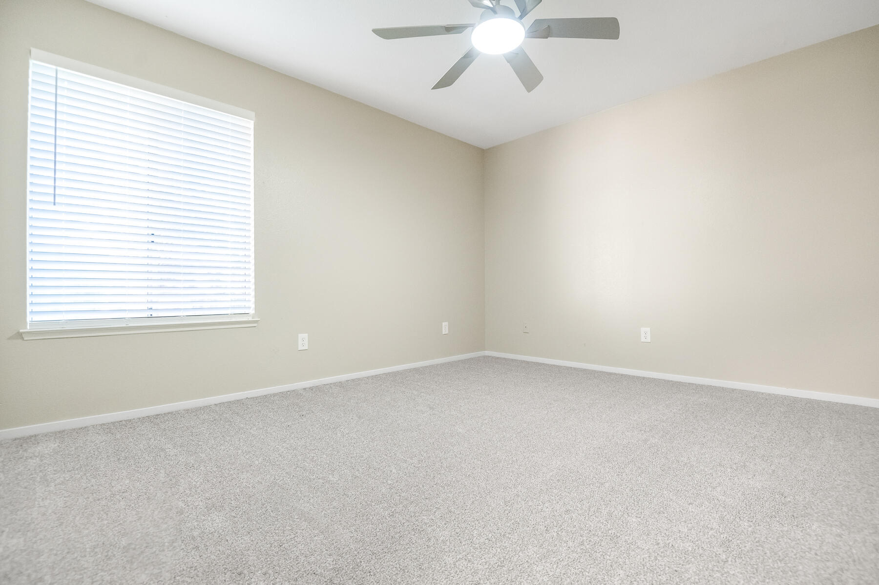 5833 W Paradise Ave, Visalia, CA 93277
