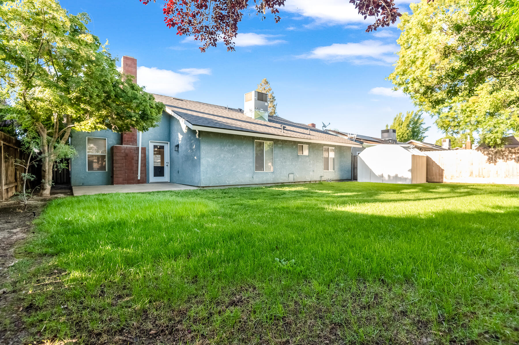 5833 W Paradise Ave, Visalia, CA 93277