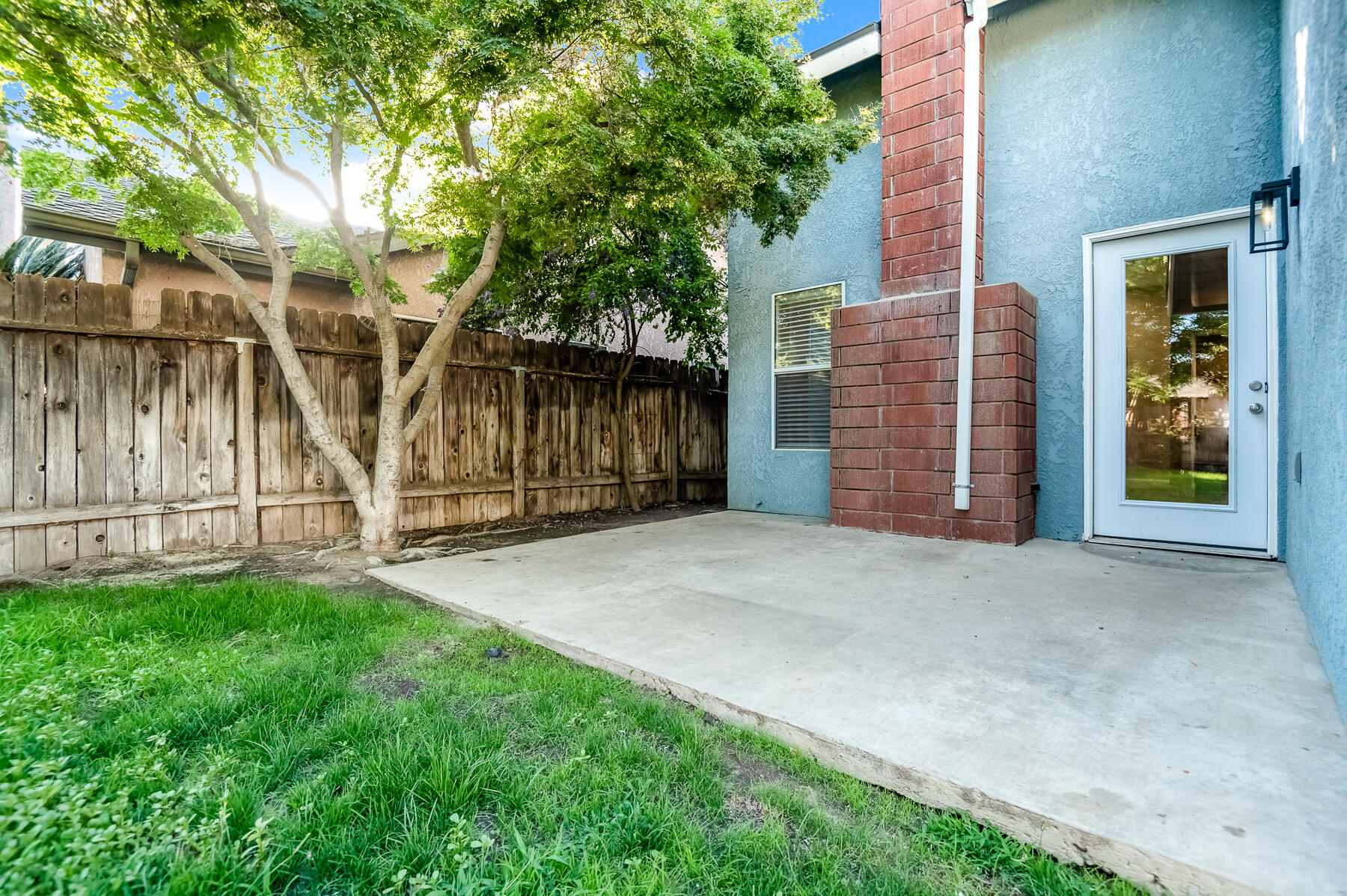 5833 W Paradise Ave, Visalia, CA 93277
