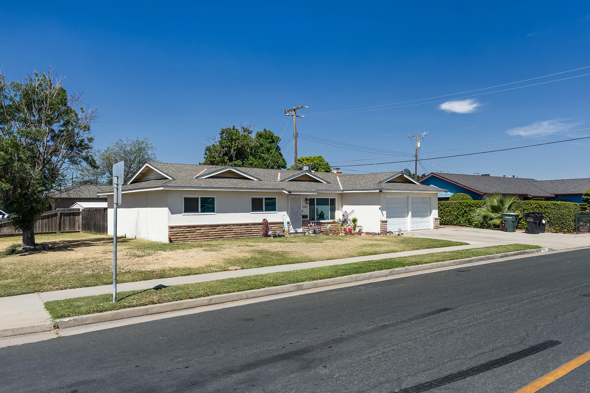 1306 Elaine Dr, Hanford, CA 93230