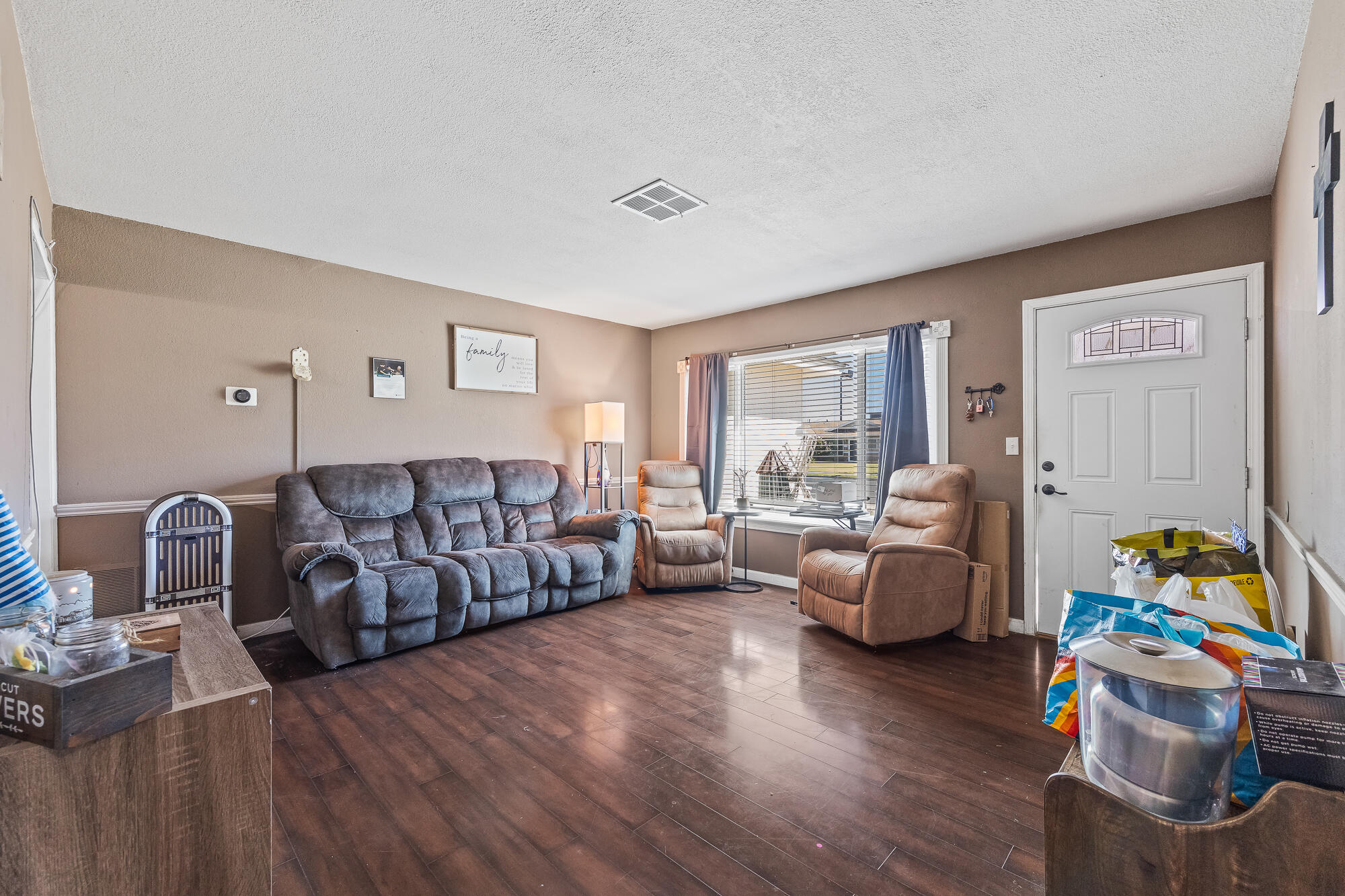 1306 Elaine Dr, Hanford, CA 93230