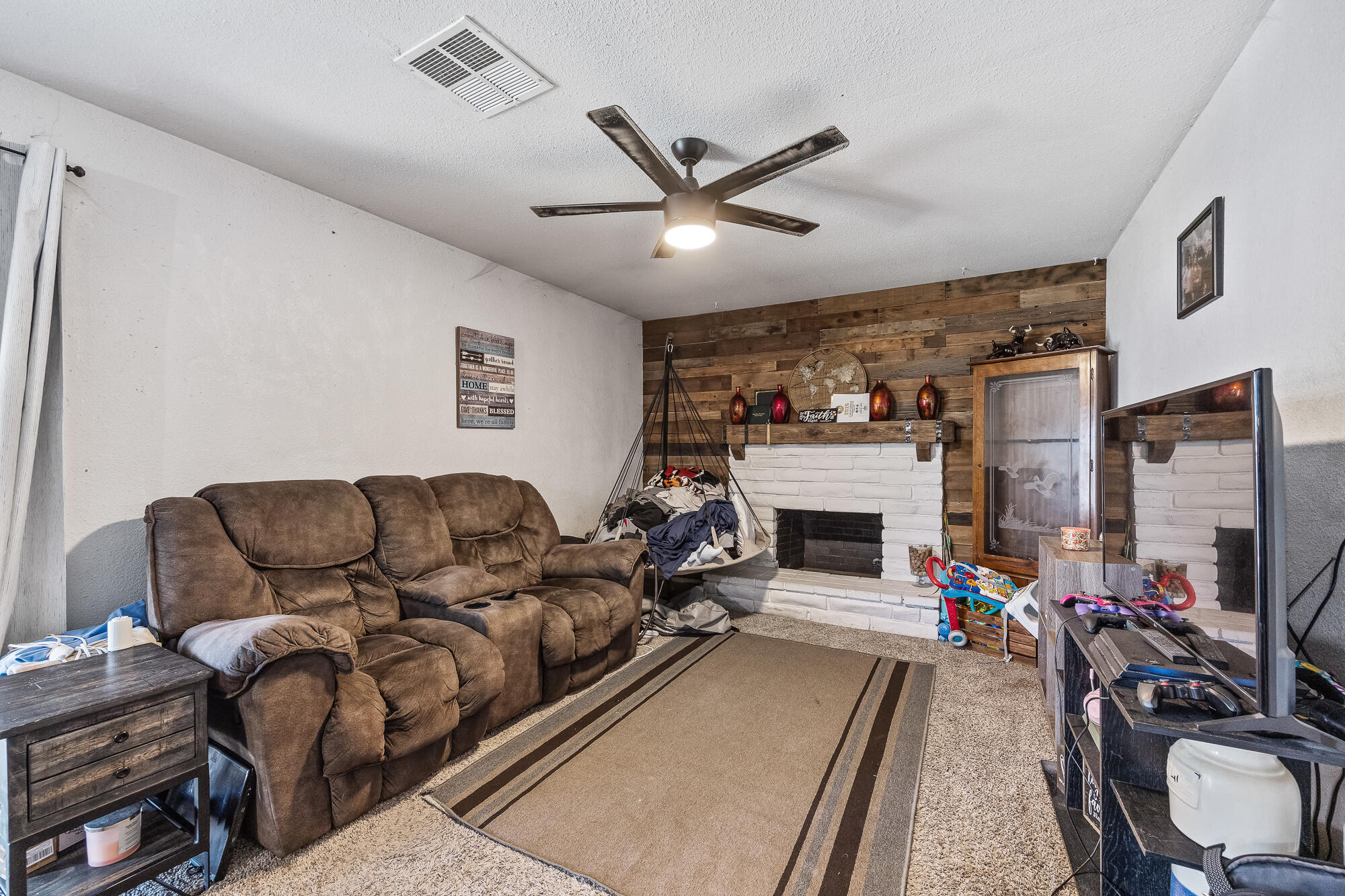 1306 Elaine Dr, Hanford, CA 93230