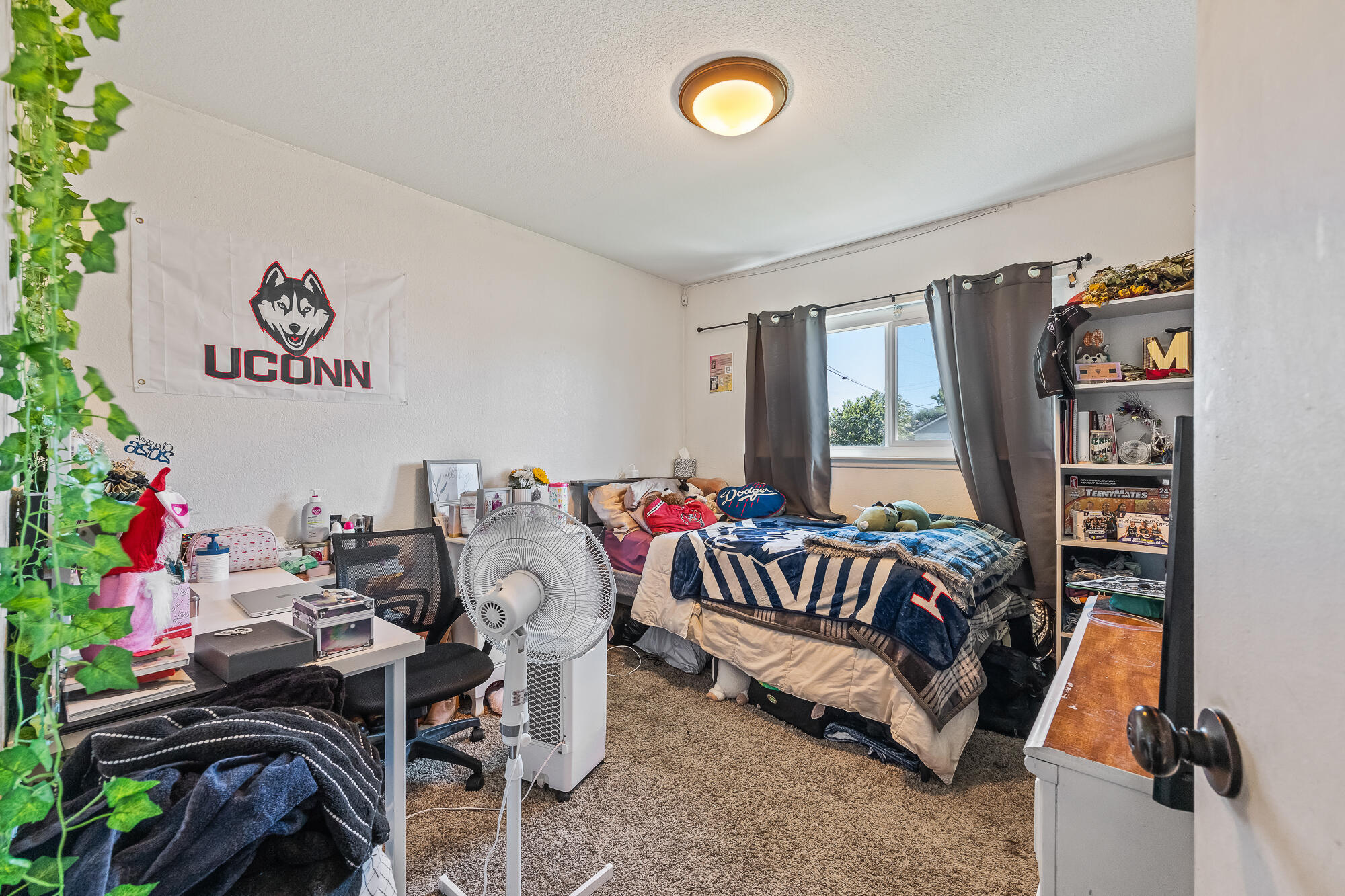 1306 Elaine Dr, Hanford, CA 93230