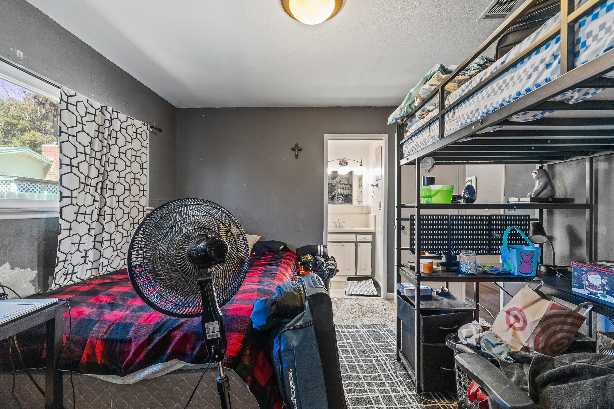 1306 Elaine Dr, Hanford, CA 93230