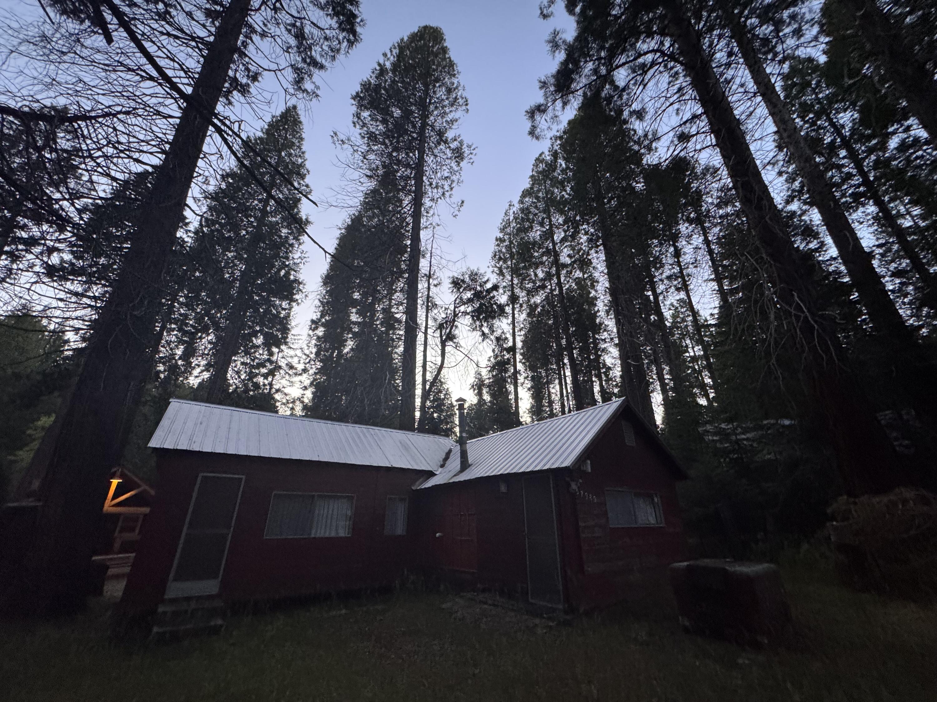 57989 Red Bud Ln, Badger, CA 93603