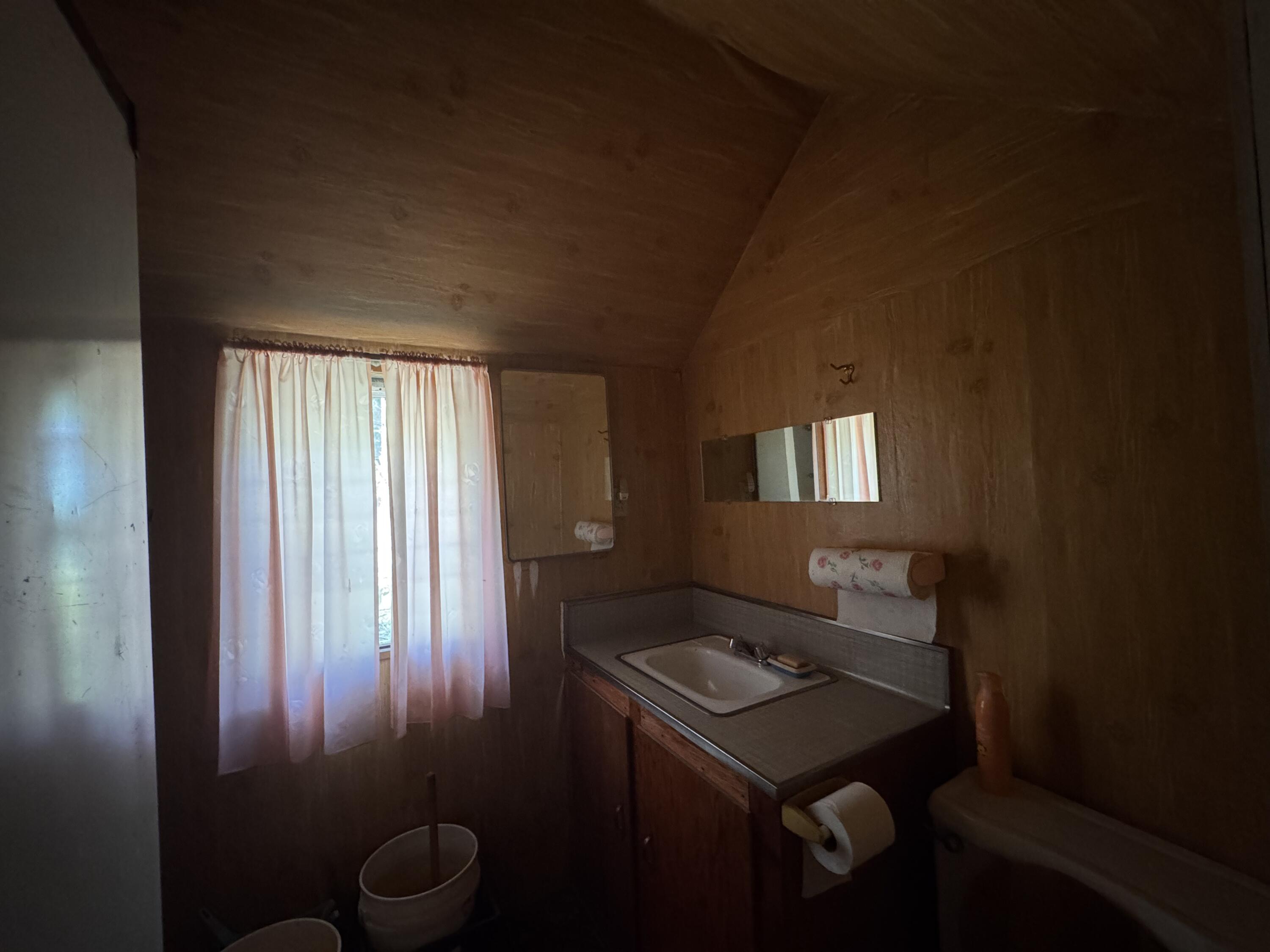 57989 Red Bud Ln, Badger, CA 93603