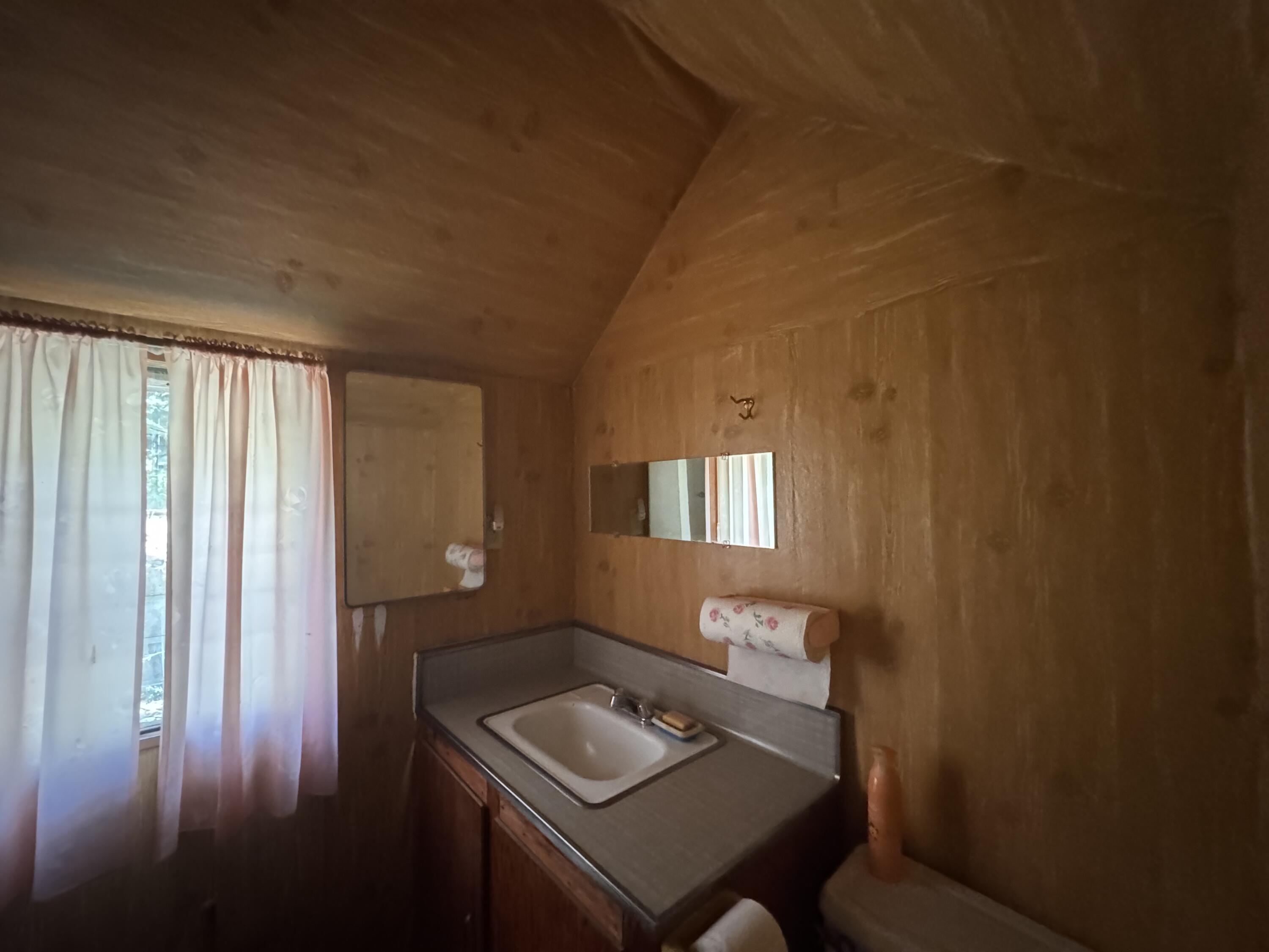 57989 Red Bud Ln, Badger, CA 93603
