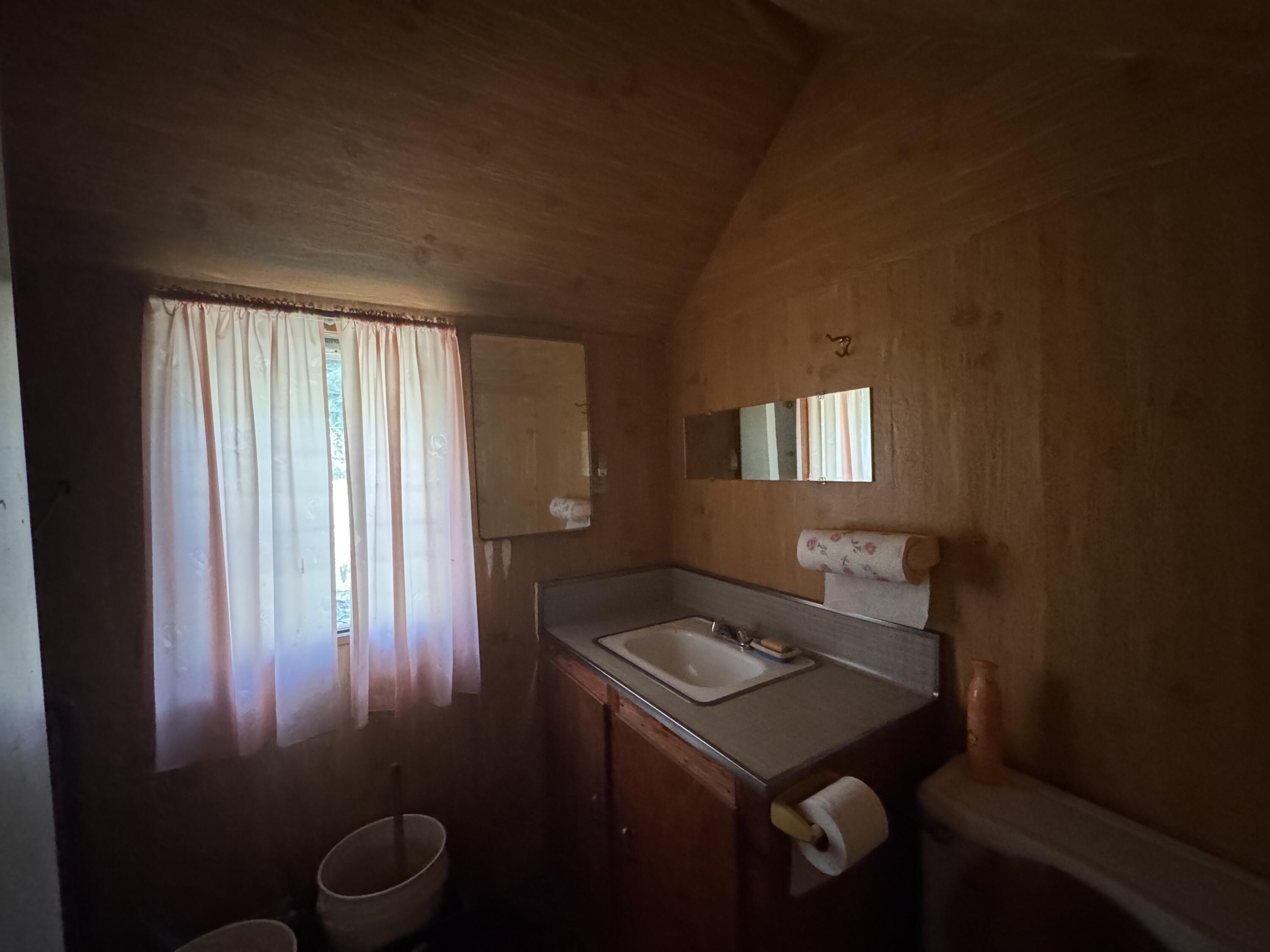 57989 Red Bud Ln, Badger, CA 93603