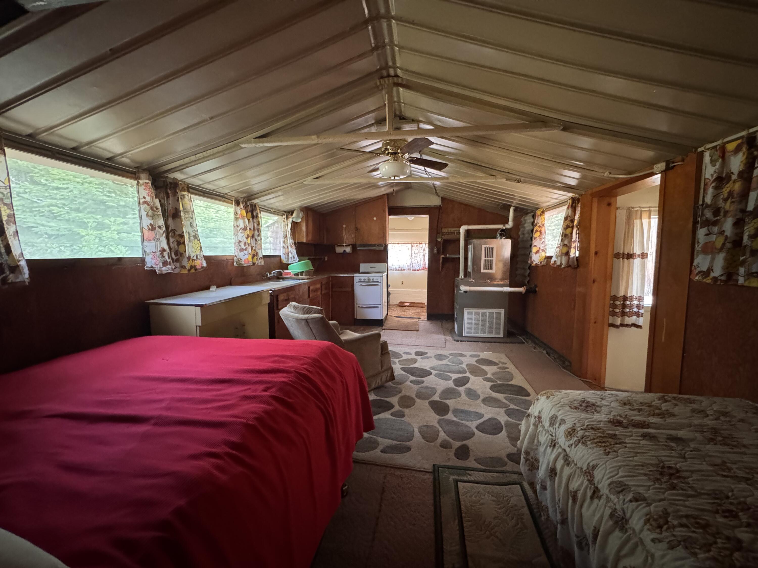 57989 Red Bud Ln, Badger, CA 93603