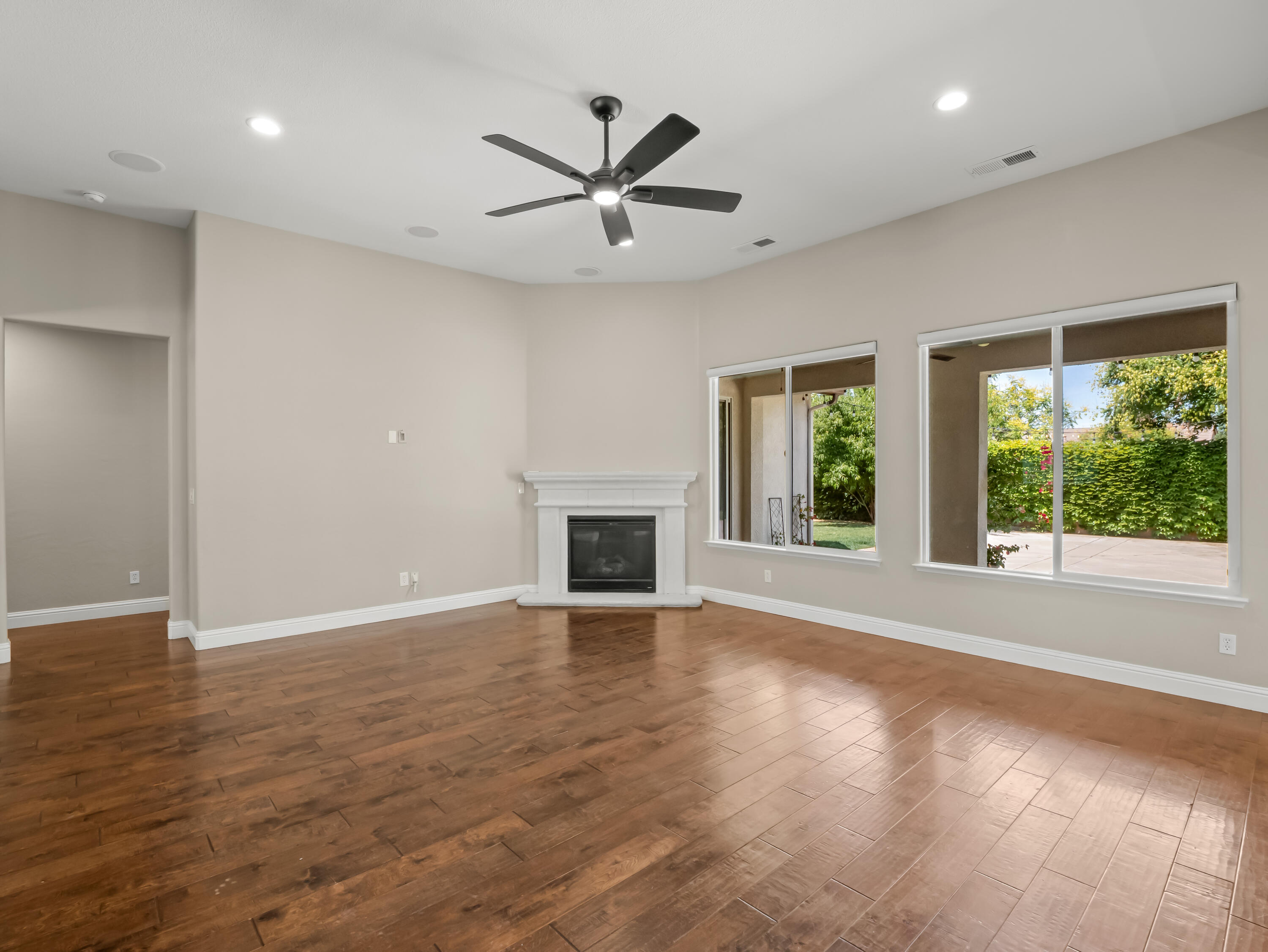 1970 N Langley Ave, Clovis, CA 93619