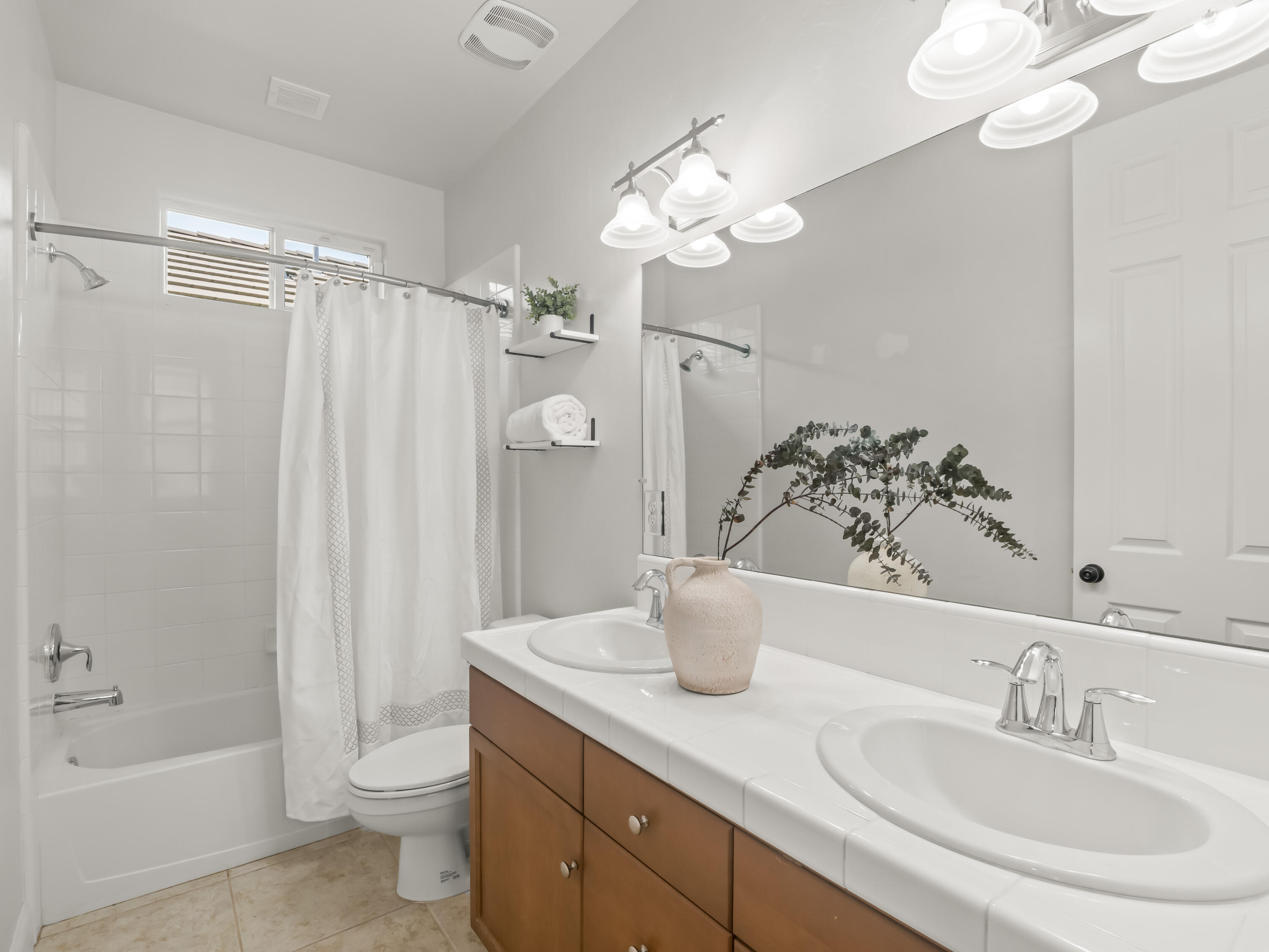 1970 N Langley Ave, Clovis, CA 93619