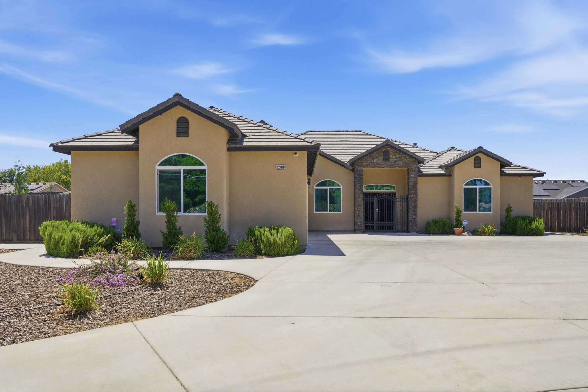 2308 S Minnewawa Ave, Fresno, CA 93727