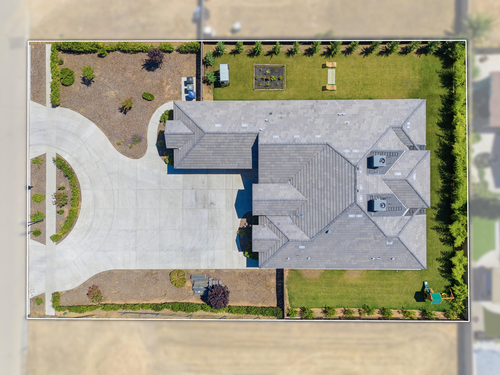 2308 S Minnewawa Ave, Fresno, CA 93727