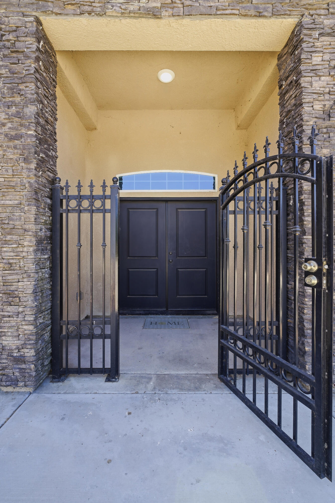 2308 S Minnewawa Ave, Fresno, CA 93727