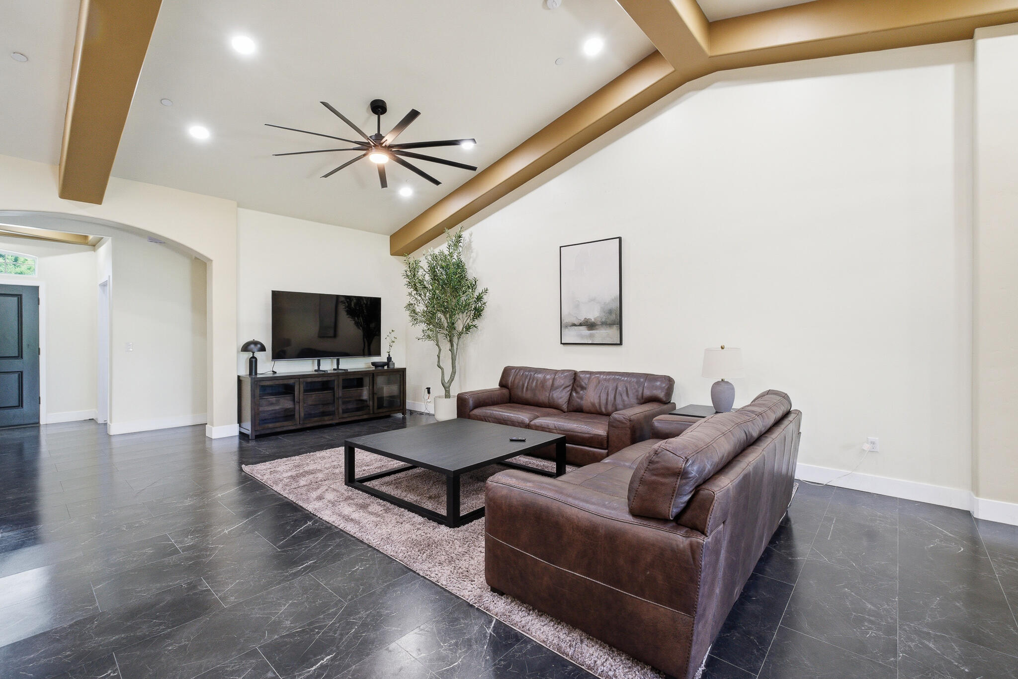 2308 S Minnewawa Ave, Fresno, CA 93727