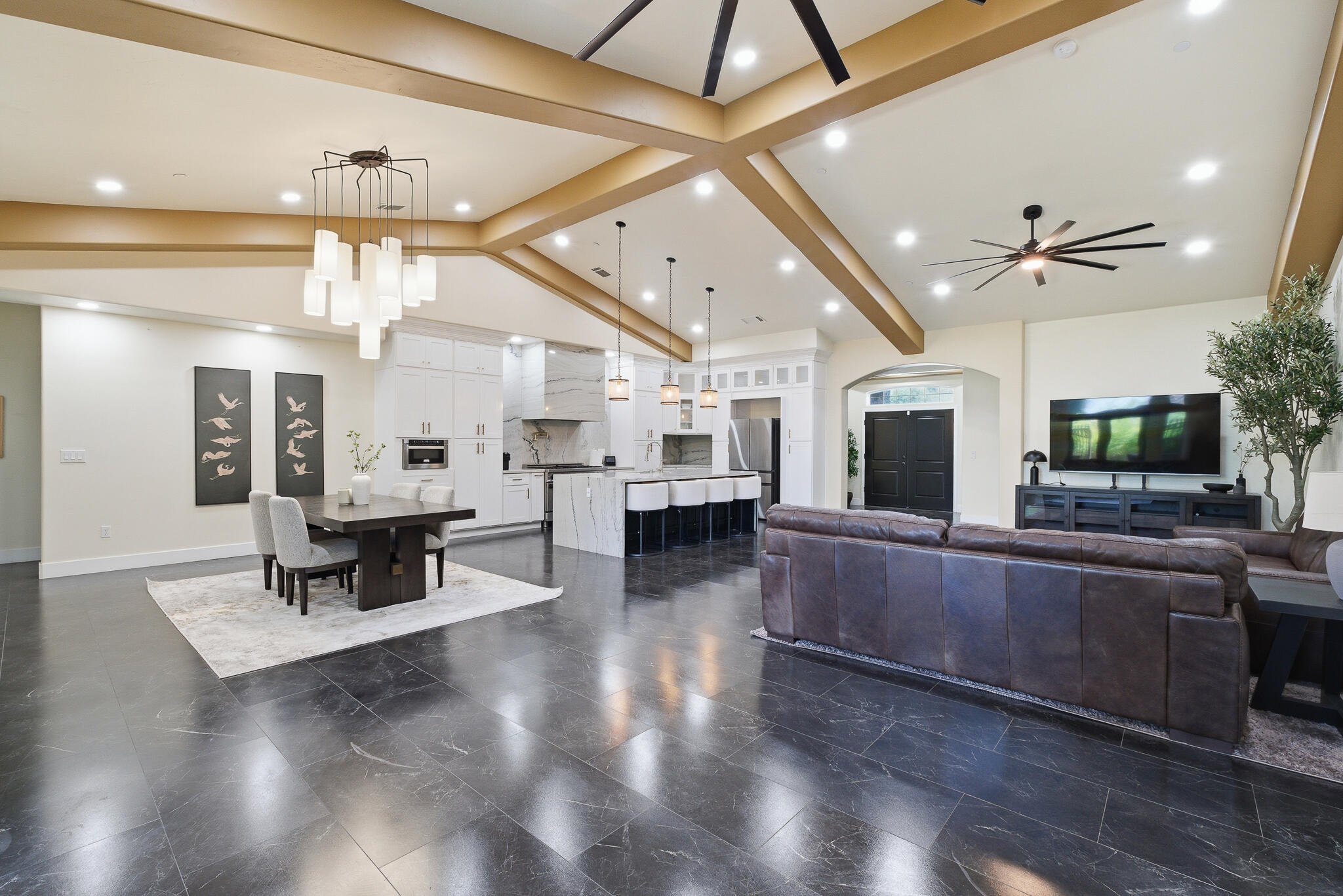 2308 S Minnewawa Ave, Fresno, CA 93727