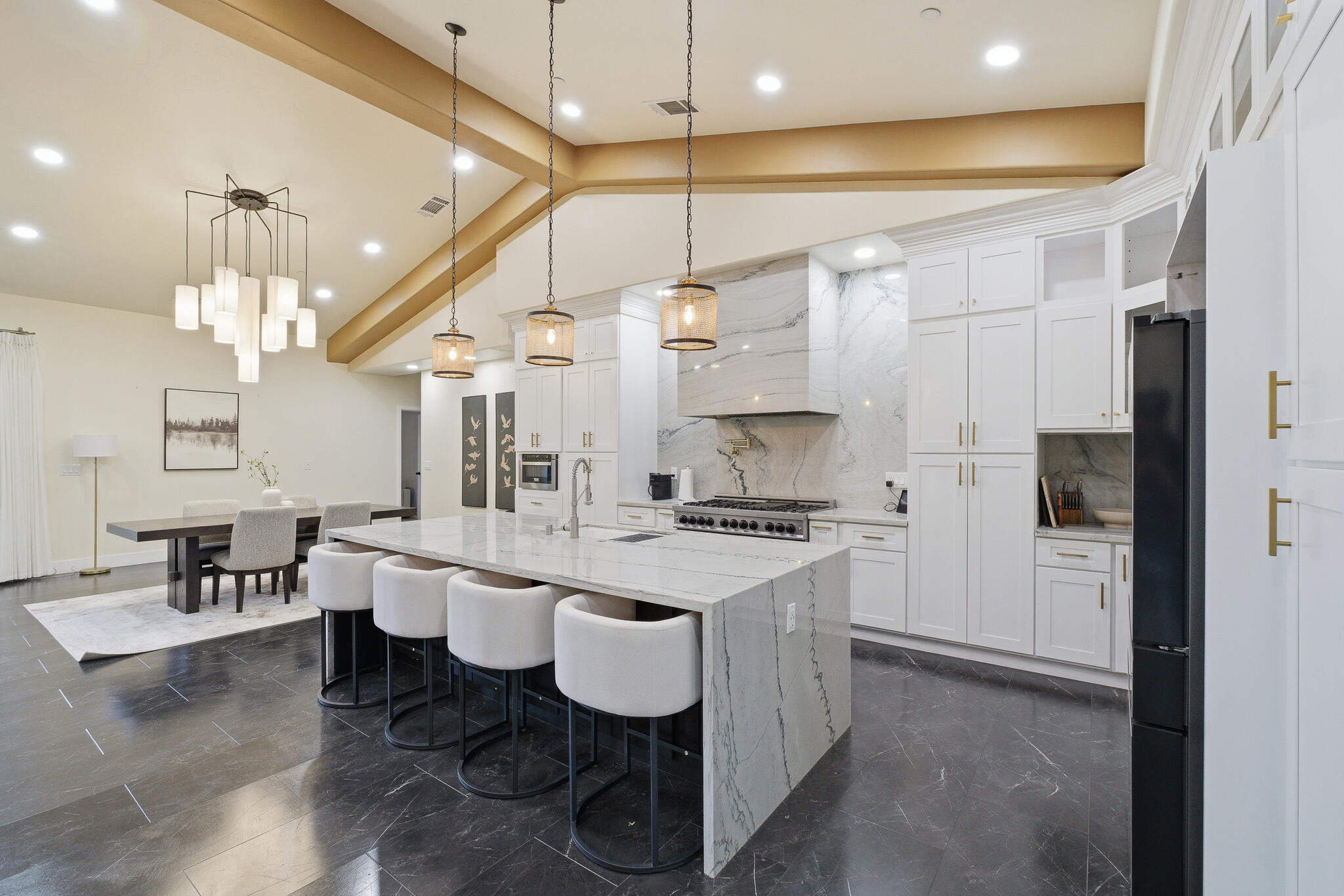 2308 S Minnewawa Ave, Fresno, CA 93727