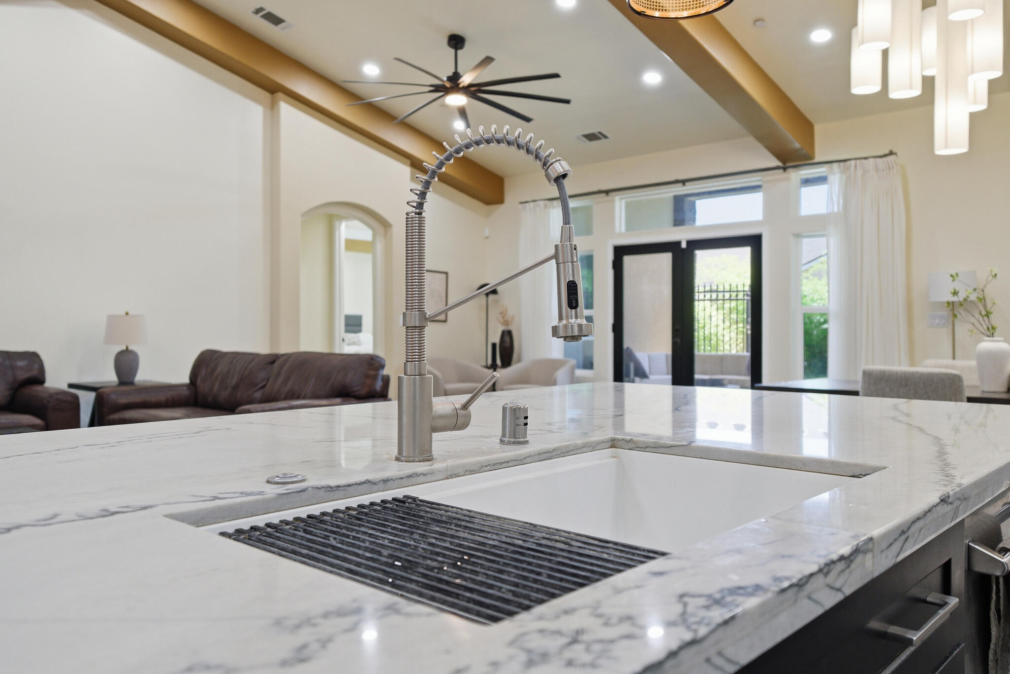2308 S Minnewawa Ave, Fresno, CA 93727