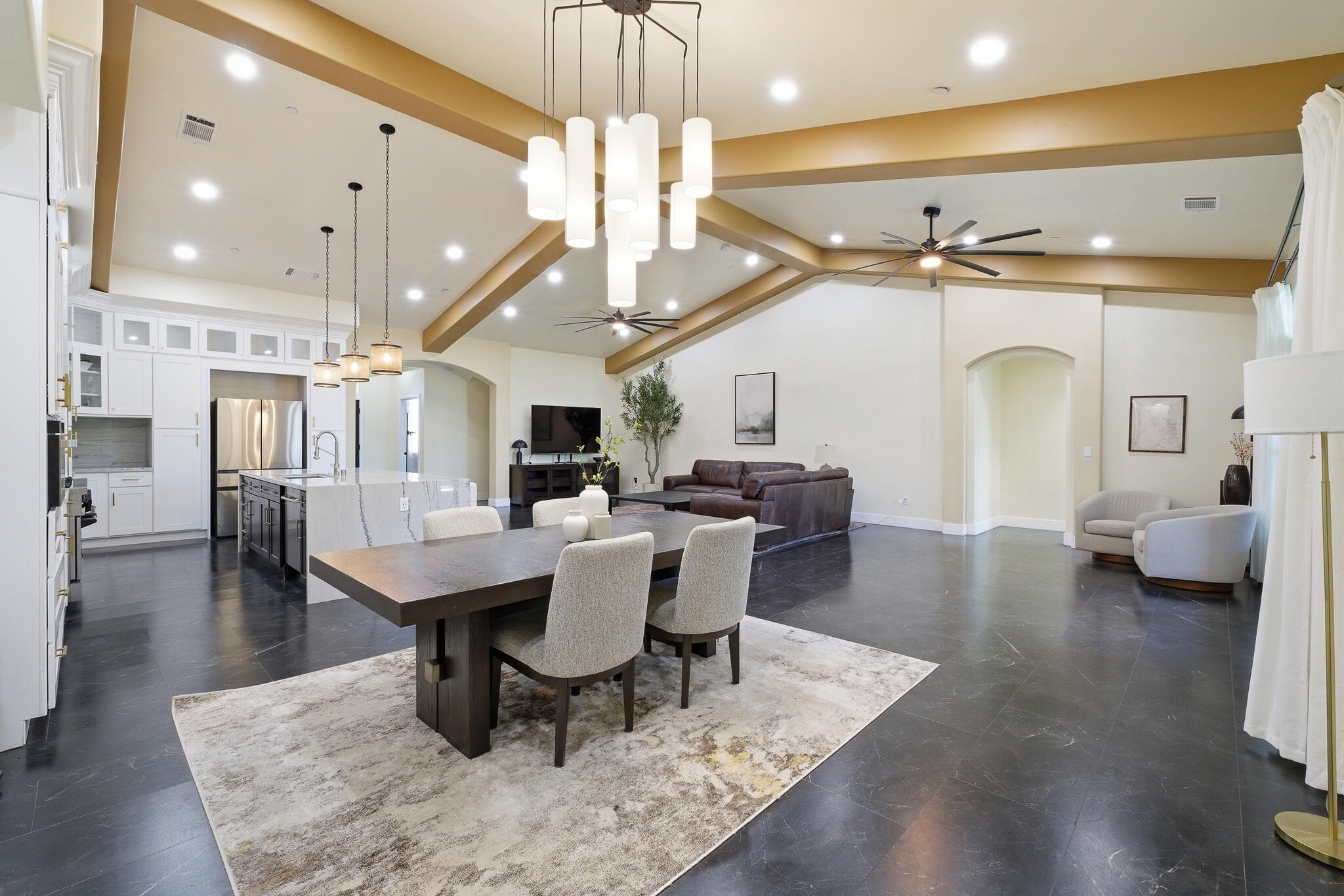 2308 S Minnewawa Ave, Fresno, CA 93727
