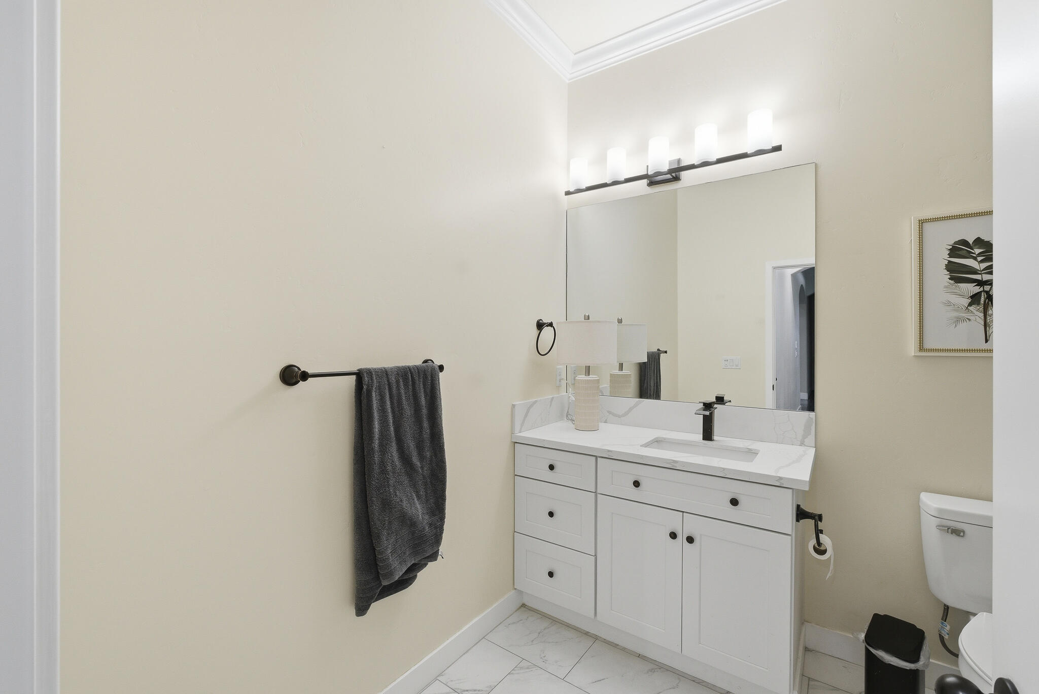2308 S Minnewawa Ave, Fresno, CA 93727