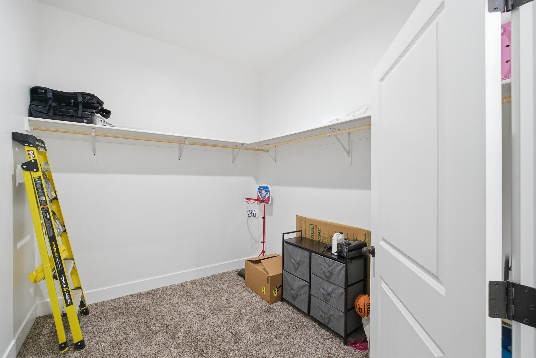 2308 S Minnewawa Ave, Fresno, CA 93727