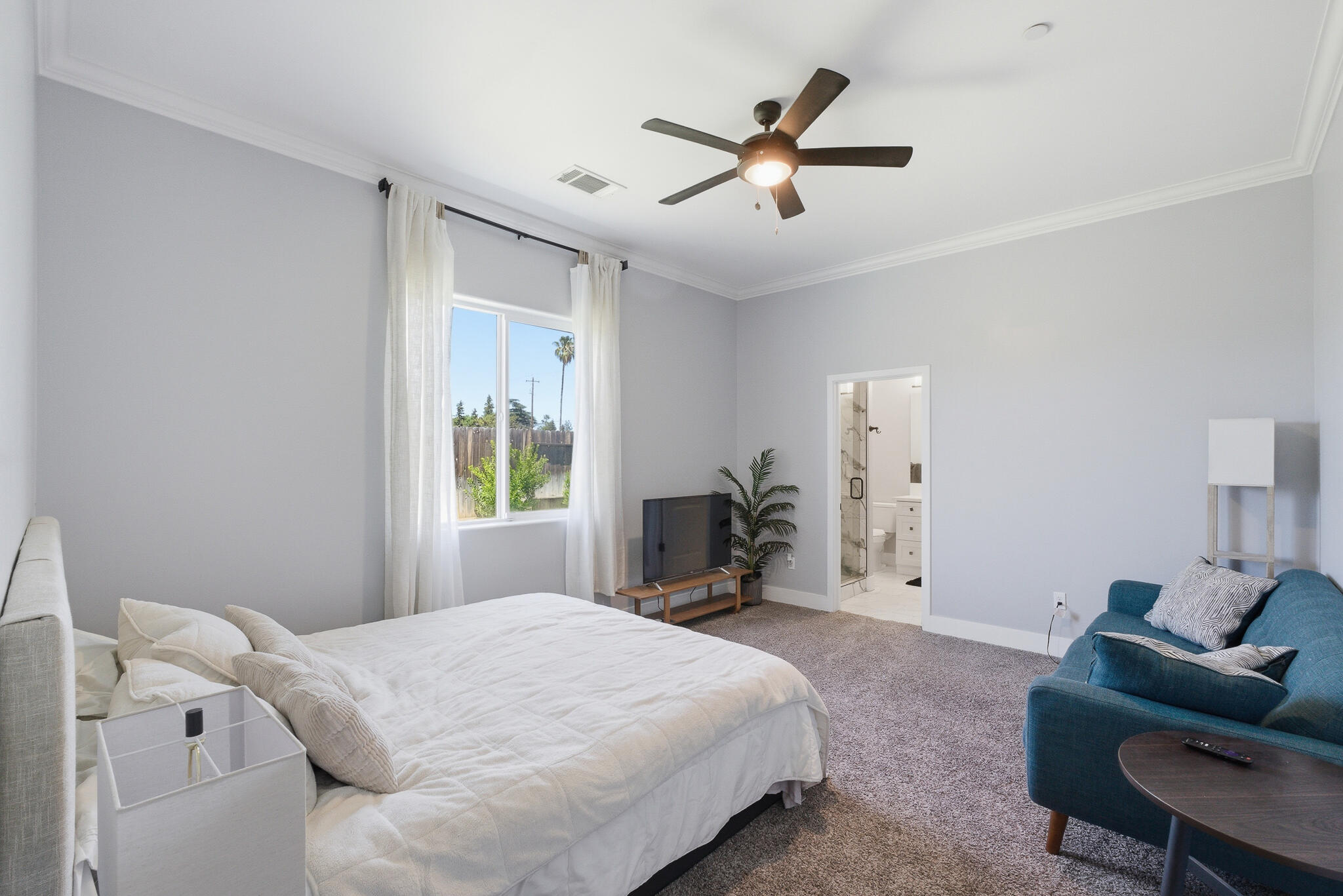 2308 S Minnewawa Ave, Fresno, CA 93727