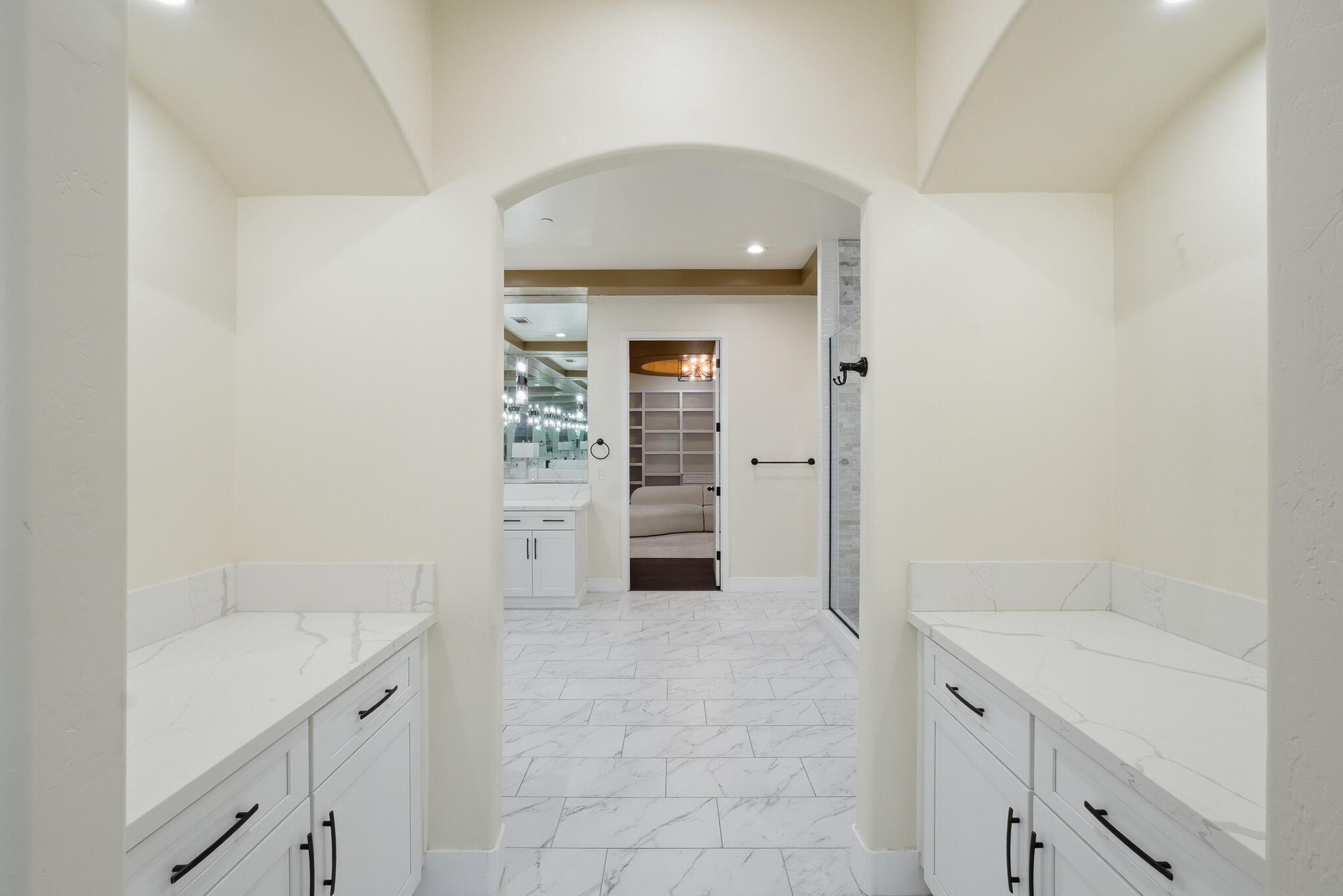2308 S Minnewawa Ave, Fresno, CA 93727