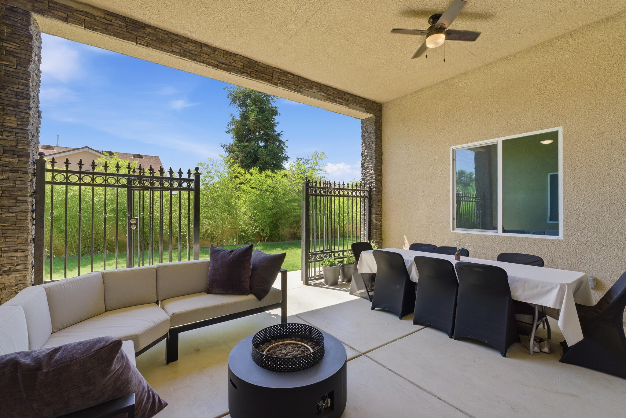 2308 S Minnewawa Ave, Fresno, CA 93727