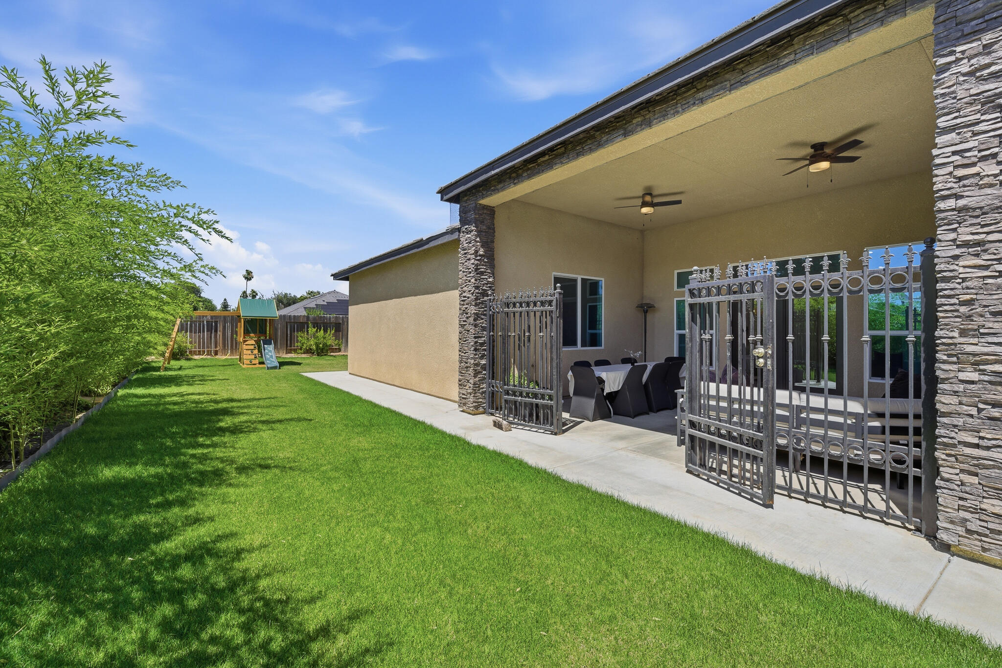 2308 S Minnewawa Ave, Fresno, CA 93727