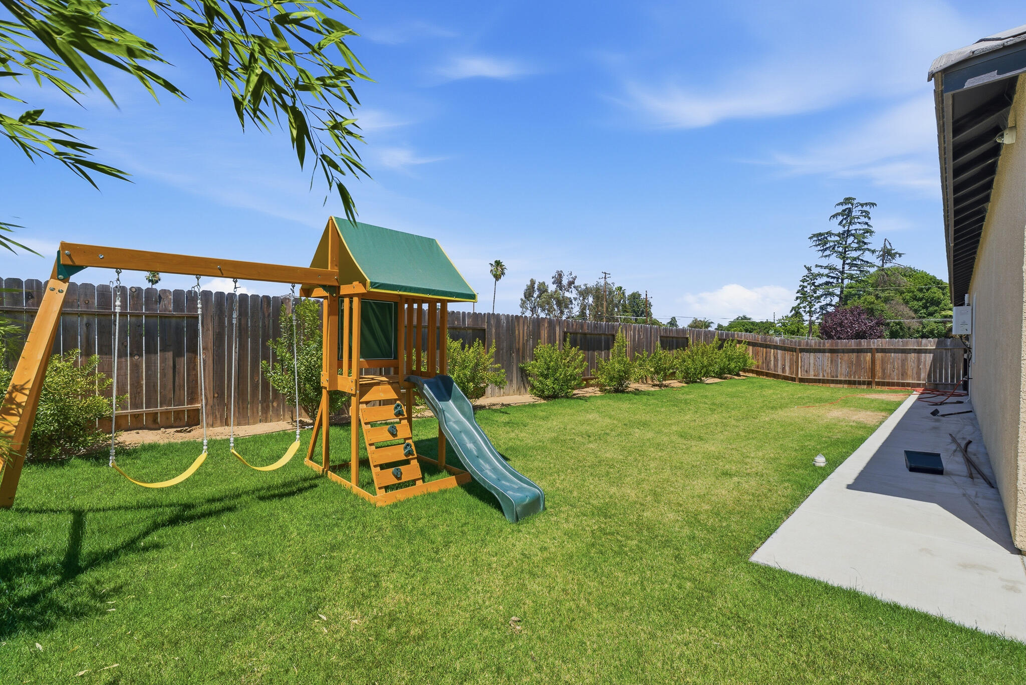 2308 S Minnewawa Ave, Fresno, CA 93727