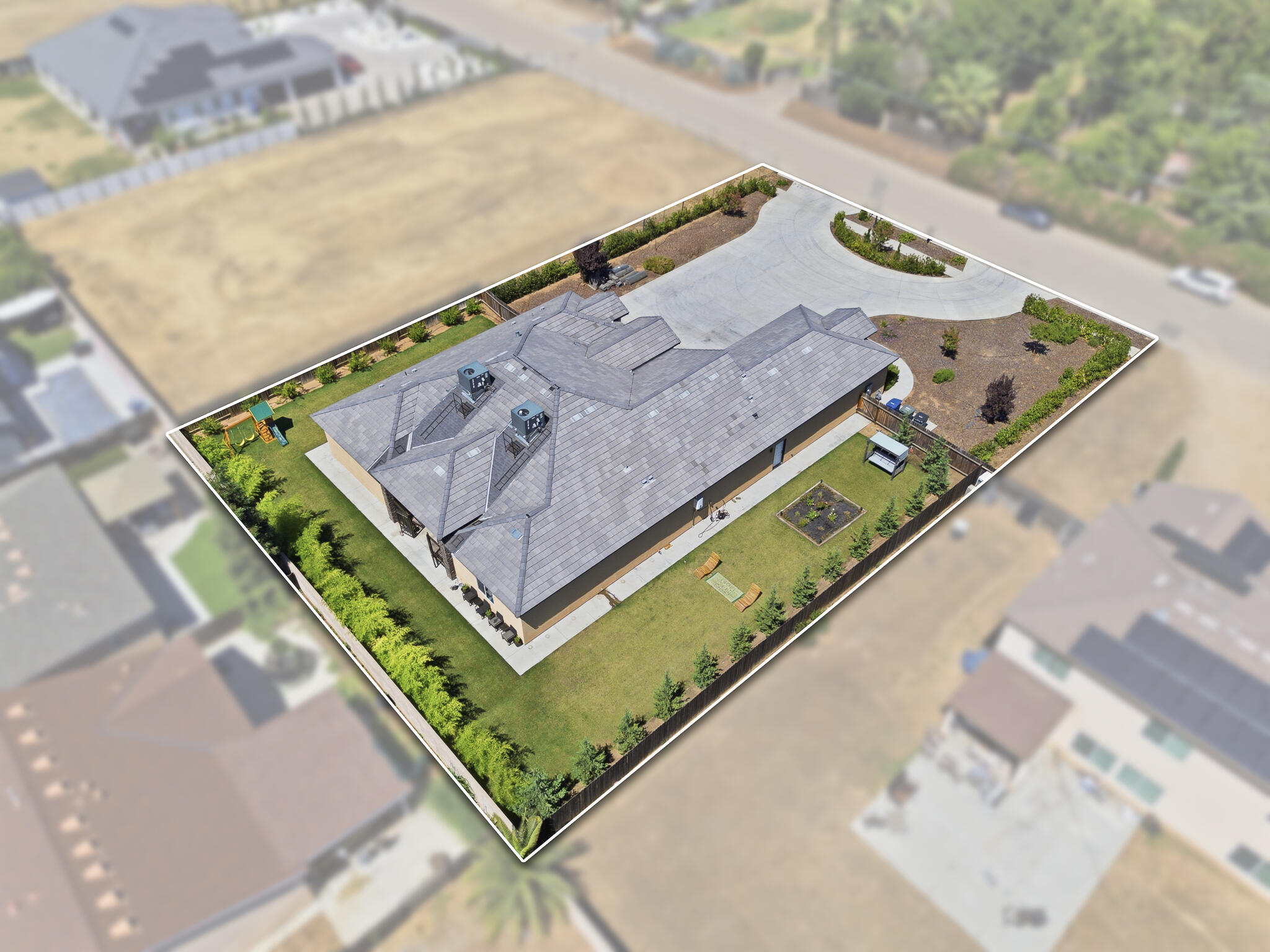 2308 S Minnewawa Ave, Fresno, CA 93727