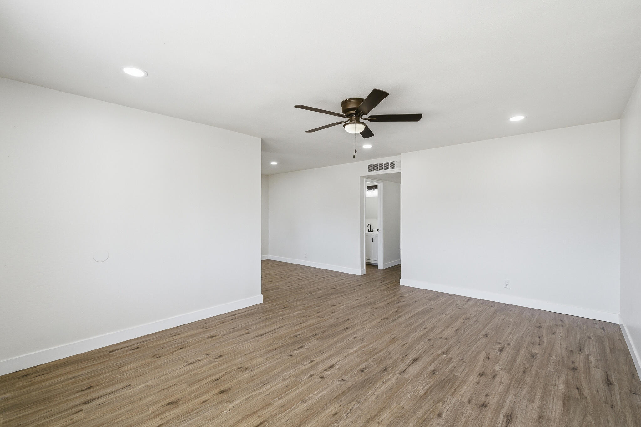 765 S C St, Tulare, CA 93274