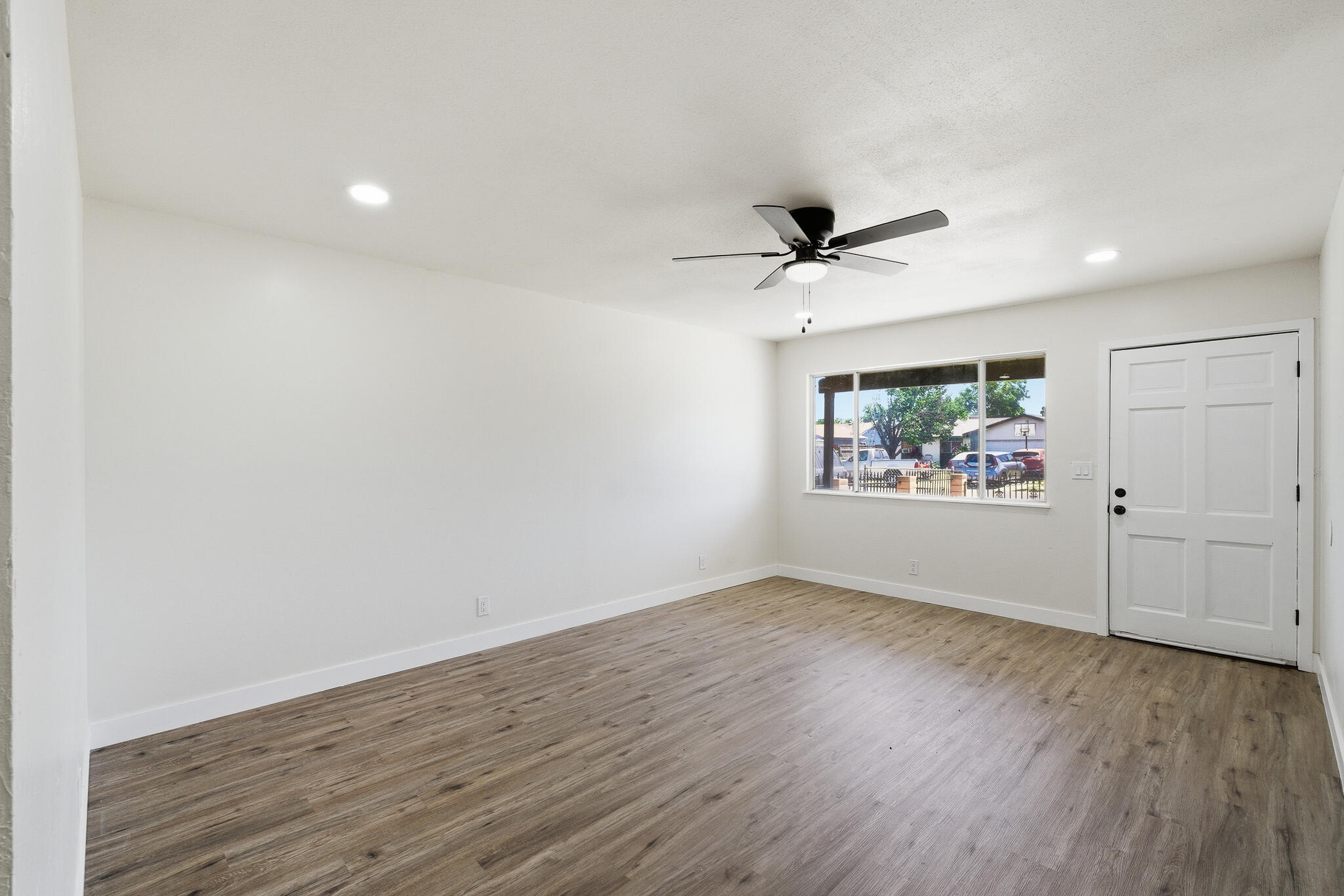 765 S C St, Tulare, CA 93274