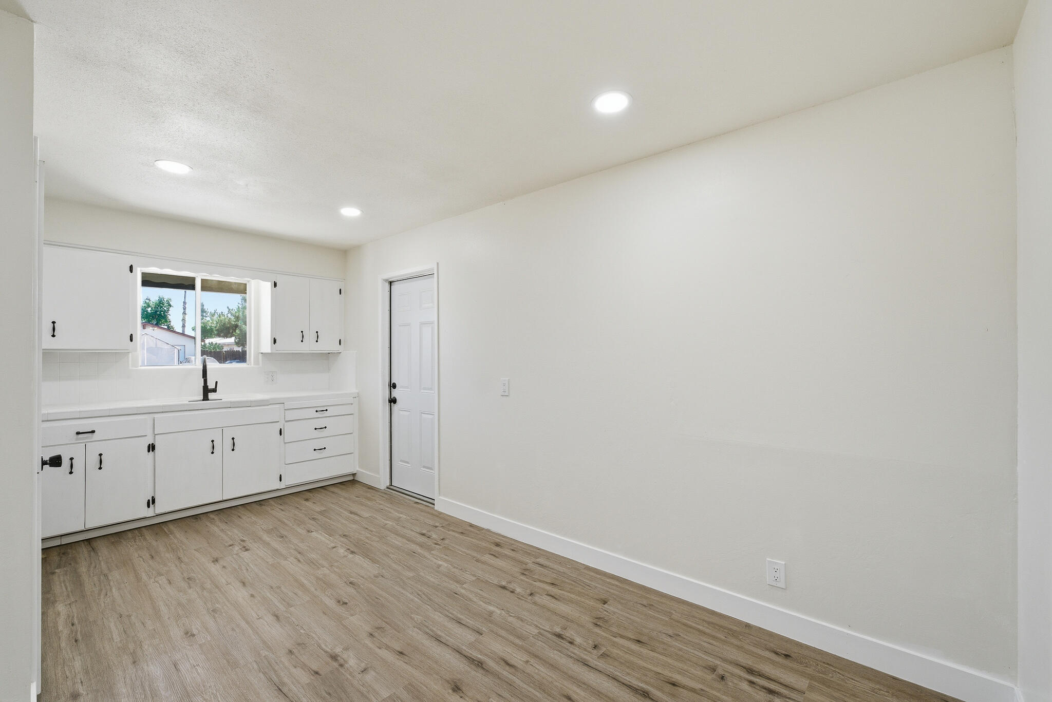 765 S C St, Tulare, CA 93274