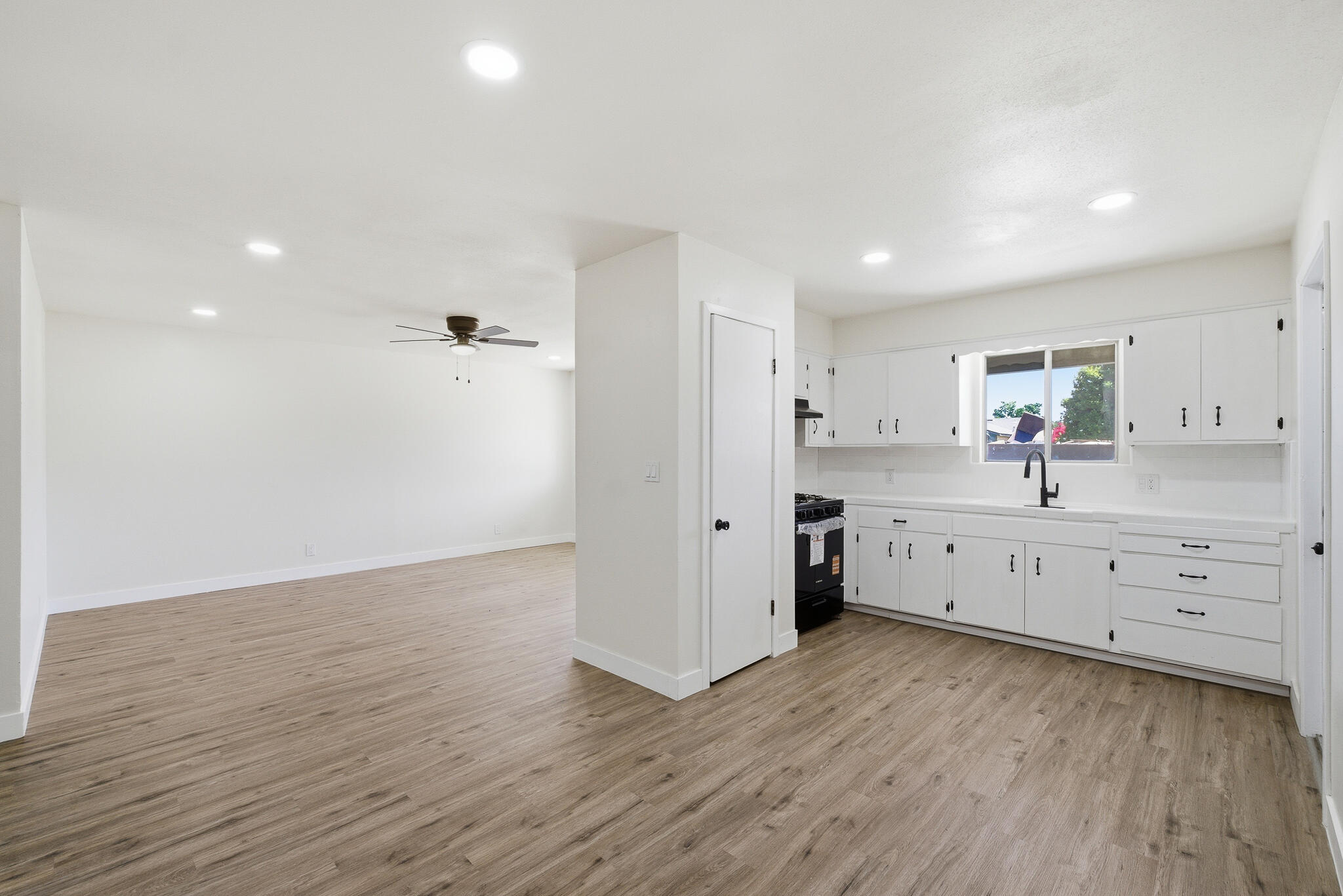 765 S C St, Tulare, CA 93274